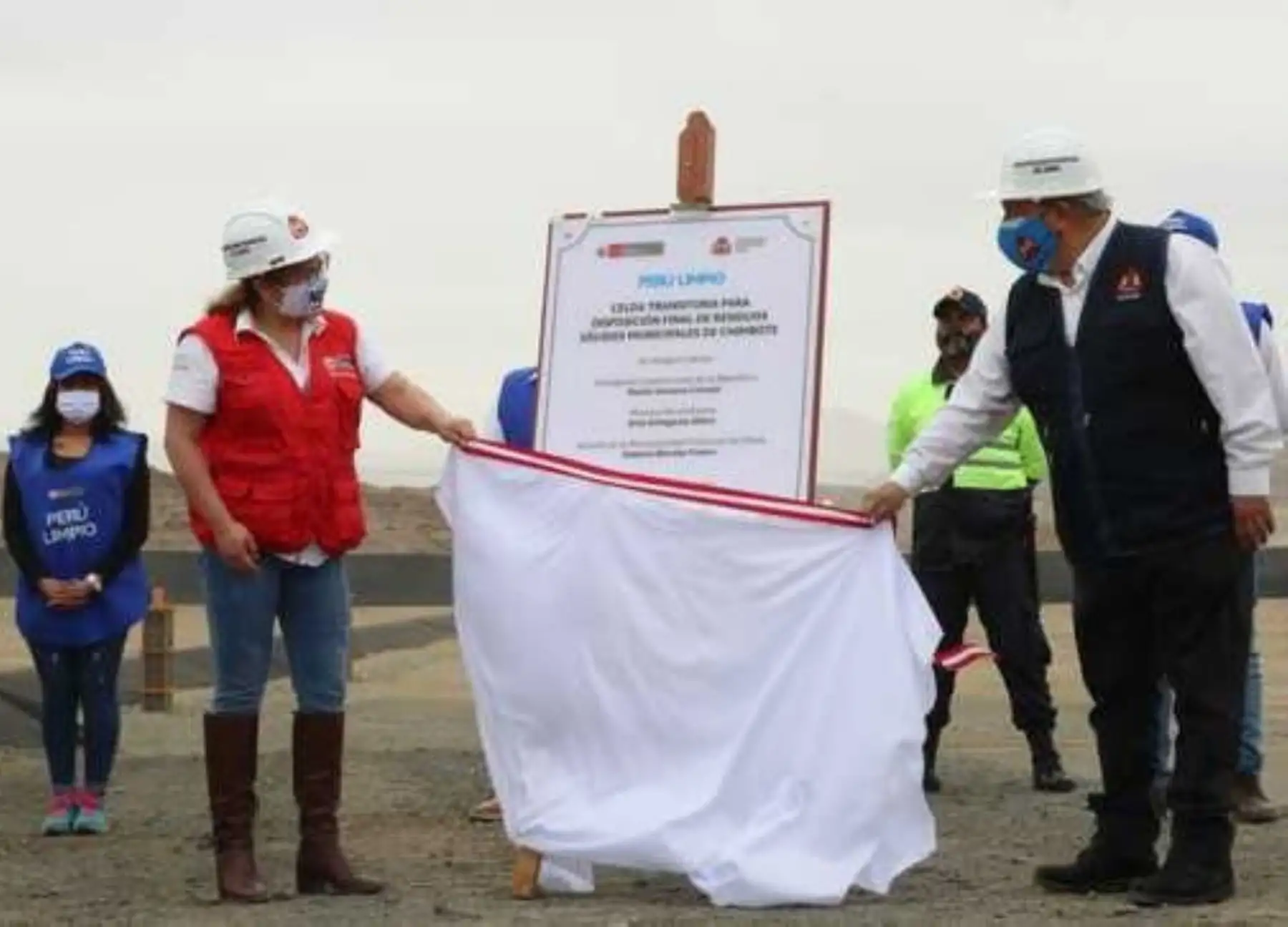 Ministra del Ambiente, Kirla Echegaray inauguró hoy una nueva infraestructura sanitaria en Chimbote que ayudará a mejorar la gestión de residuos sólidos en esa ciudad ubicada en Áncash. ANDINA/Difusión