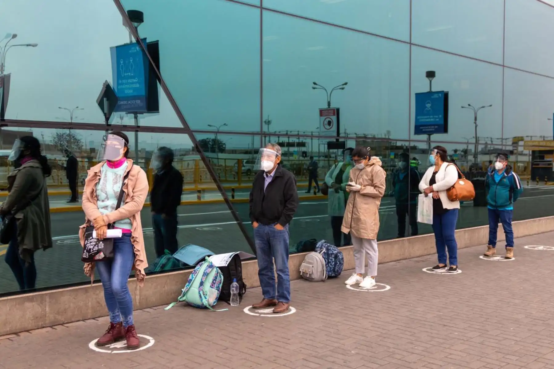 Desde el 15 de julio, tras el reinicio del transporte aéreo para pasajeros, hasta el 15 de octubre, el Aeropuerto Internacional Jorge Chávez ha registrado un total de 4,202 vuelos comerciales nacionales e internacionales, entre salidas y llegadas. Foto: LAP