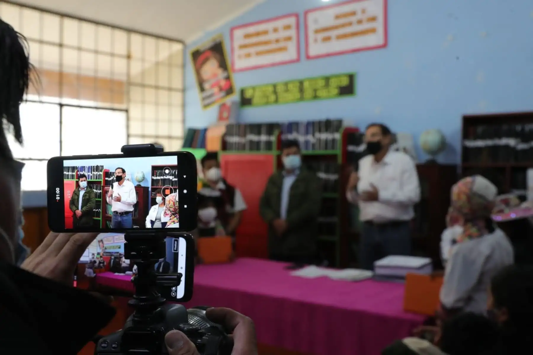 Desde Huancavelica, el presidente Vizcarra realiza la entrega de tablets a los alumnos de la región, herramientas tecnológicas que les permiten tener acceso a la información y generar habilidades digitales. Foto: ANDINA/Prensa Presidencia