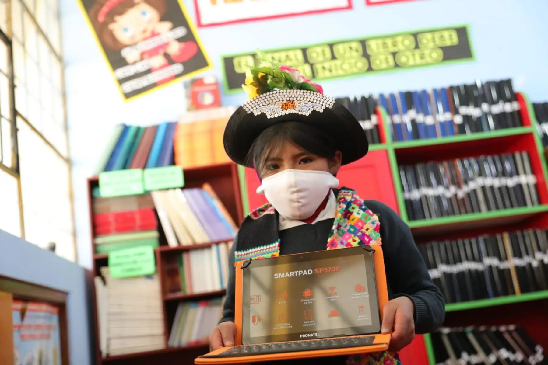Desde Huancavelica, el presidente Vizcarra realiza la entrega de tablets a los alumnos de la región, herramientas tecnológicas que les permiten tener acceso a la información y generar habilidades digitales. Foto: ANDINA/Prensa Presidencia