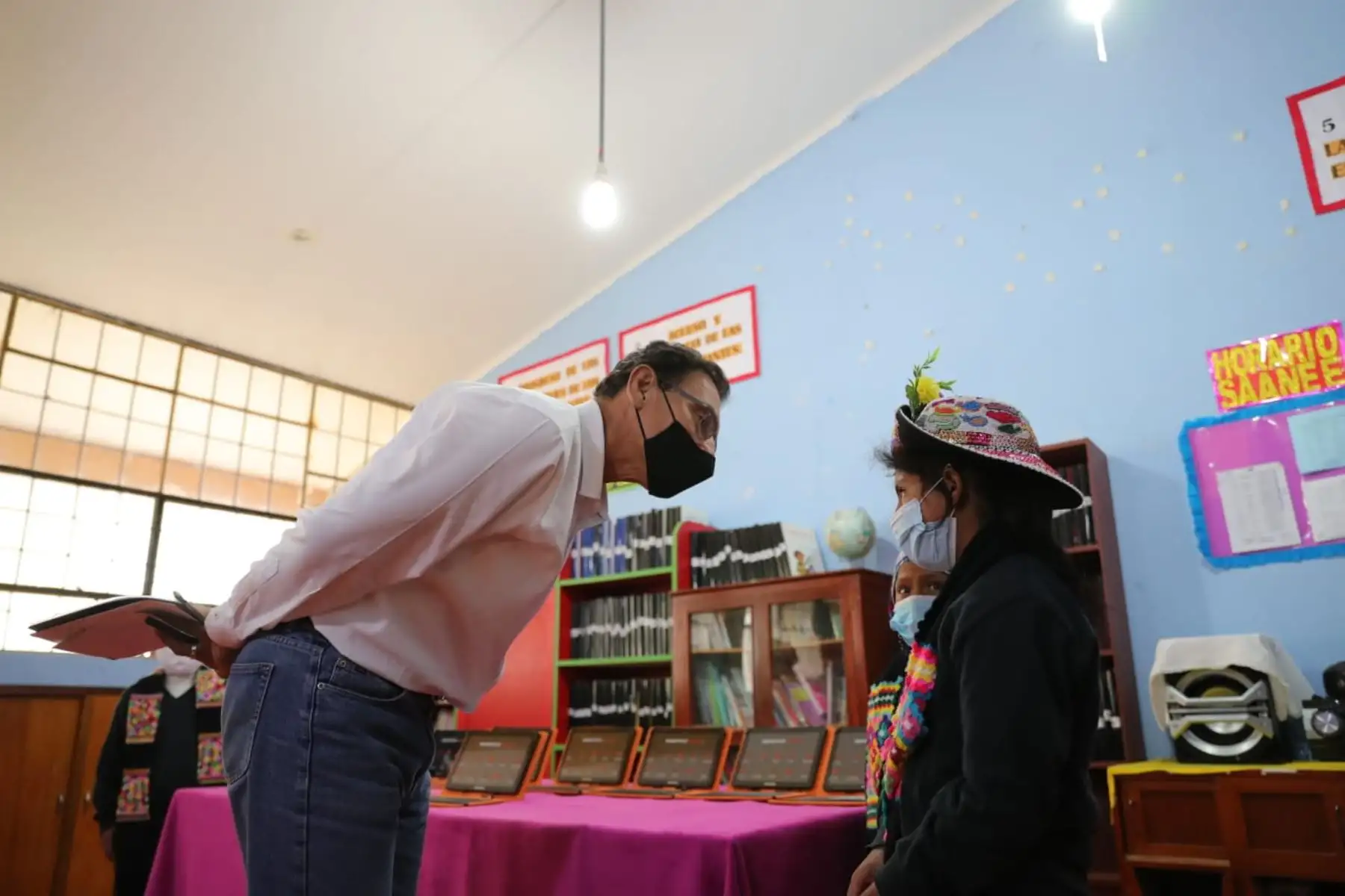 Desde Huancavelica, el presidente Vizcarra realiza la entrega de tablets a los alumnos de la región, herramientas tecnológicas que les permiten tener acceso a la información y generar habilidades digitales. Foto: ANDINA/Prensa Presidencia