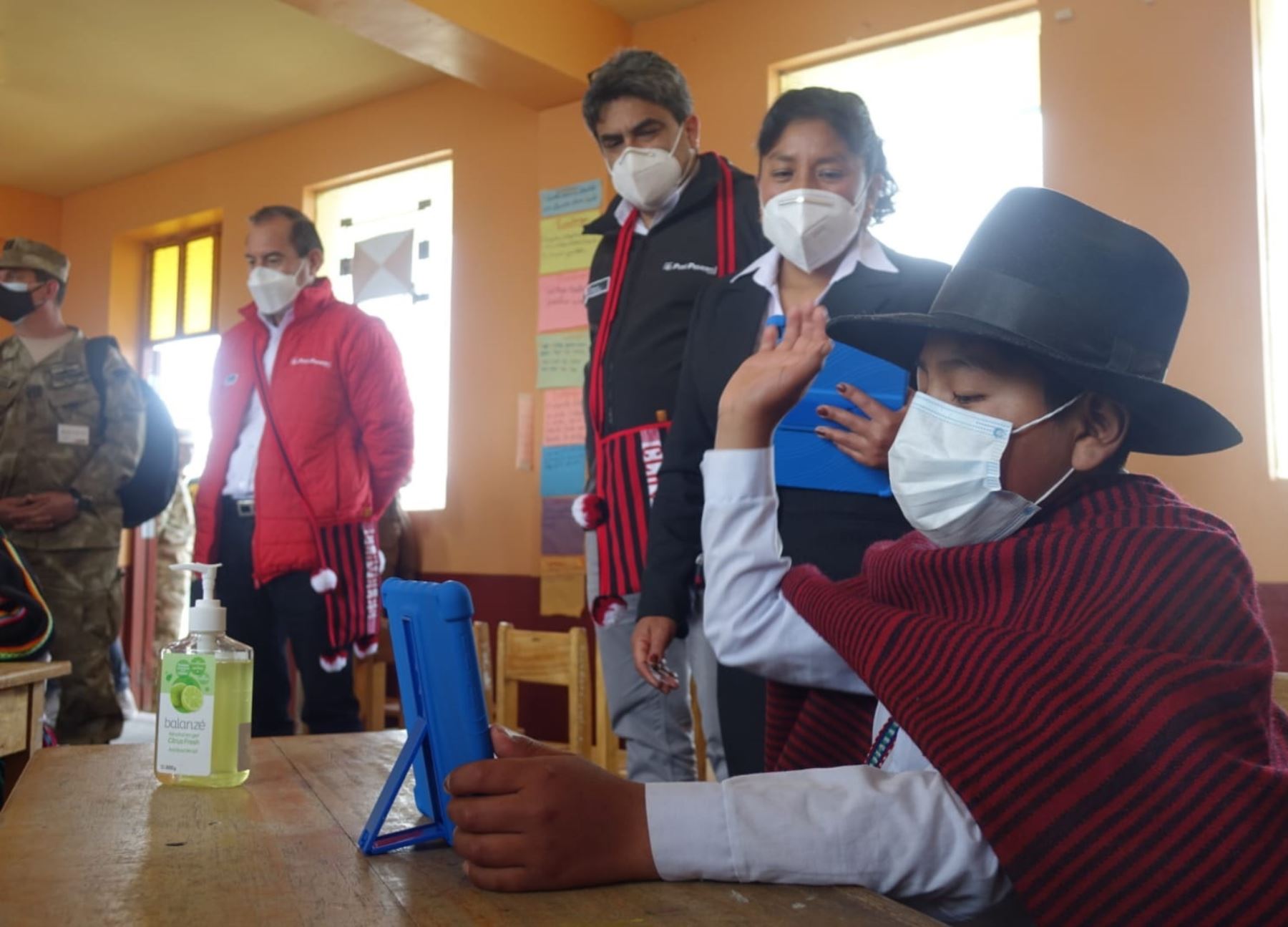 Ministerio de Educación inició entrega de tabletas electrónicas a escolares y docentes de Puno. Esta región será la que más dispositivos electrónicos reciba. ANDINA/Difusión
