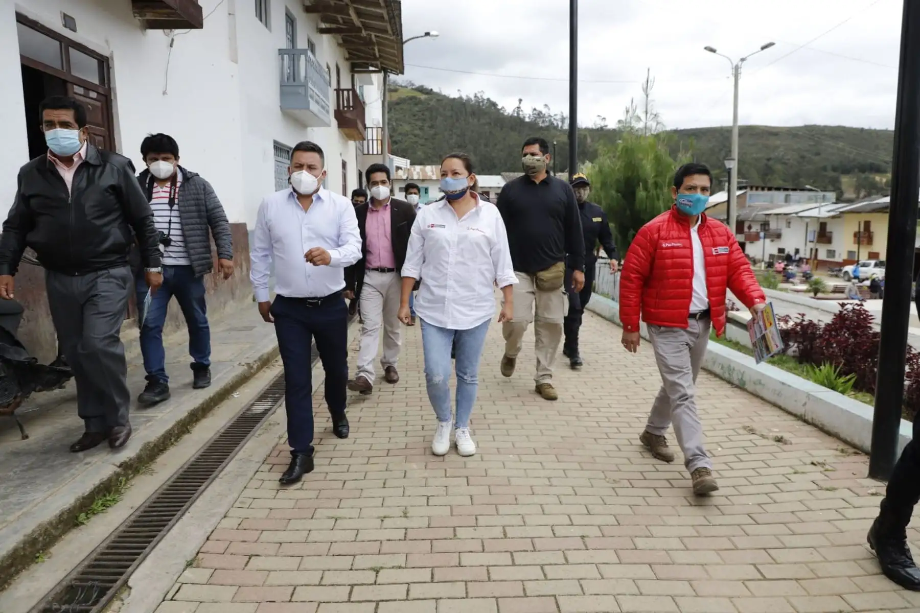 La ministra de Comercio Exterior y Turismo, Rocío Barrios, llegó hoy al distrito de Querocoto (Cajamarca) con el objetivo de iniciar un trabajo articulado que permita promover sus atractivos turísticos, y de esta manera, impulsar su desarrollo económico. Foto: Mincetur