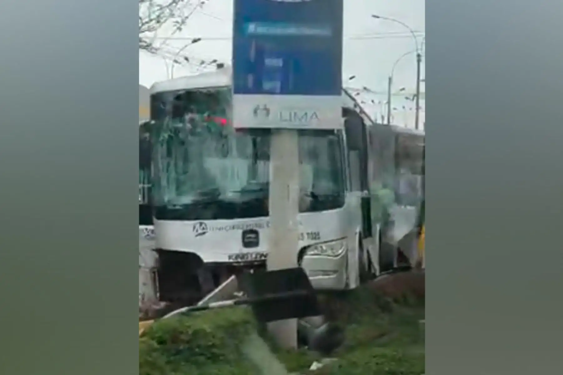 La ATU lamentó el accidente ocurrido en la vía troncal del Metropolitano, en el que resultaron afectados 15 usuarios. Foto: ANDINA/Internet