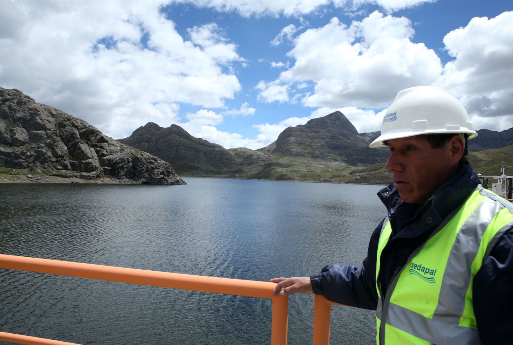 El Minam sostiene que se necesita una mirada transversal del recurso hídrico porque hoy es un elemento clave para el consumo humano, la prevención contra el covid-19, los procesos productivos y la sostenibilidad ambiental del Perú. Foto: ANDINA/Sedapal