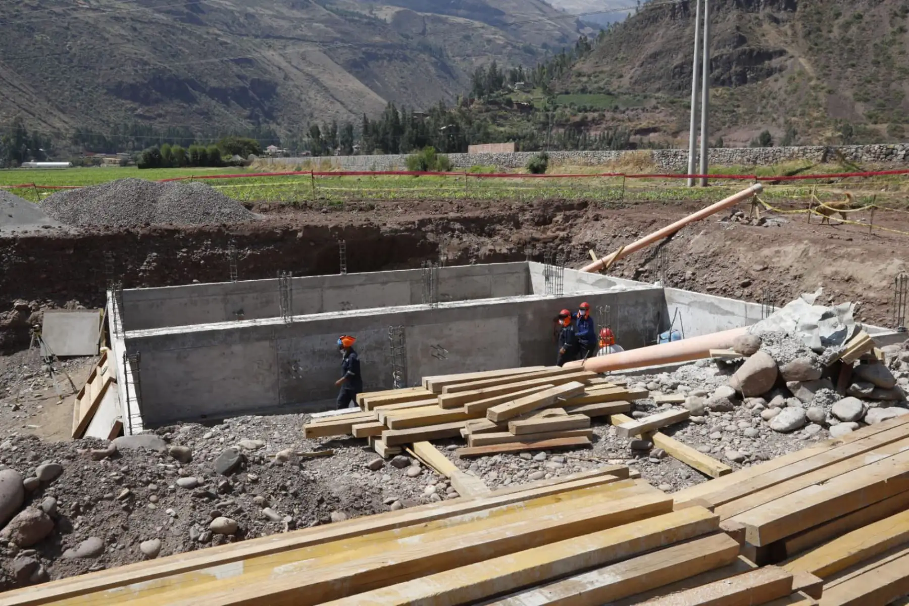 El ministro de Vivienda y Construcción Carlos Lozada  inspecciono el mejoramiento del servicio de agua potable y alcantarillado en Taray, provincia de Calca, en la región Cuzco. Foto: ANDINA/ MVCS