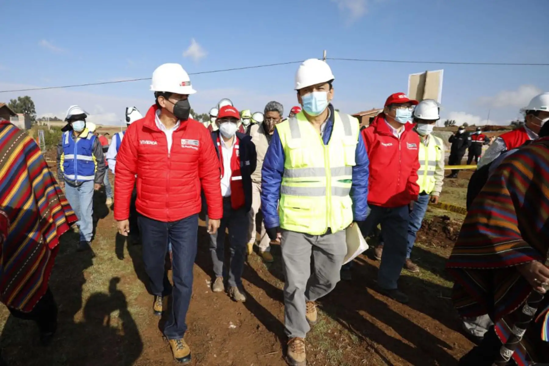 El ministro de Vivienda y Construcción Carlos Lozada, supervisó los trabajos de mejoramiento y ampliación de servicios de agua y alcantarillado en Piuray Ccorimarca Chinchero, en la región Cuzco. Foto: ANDINA/ MVCS