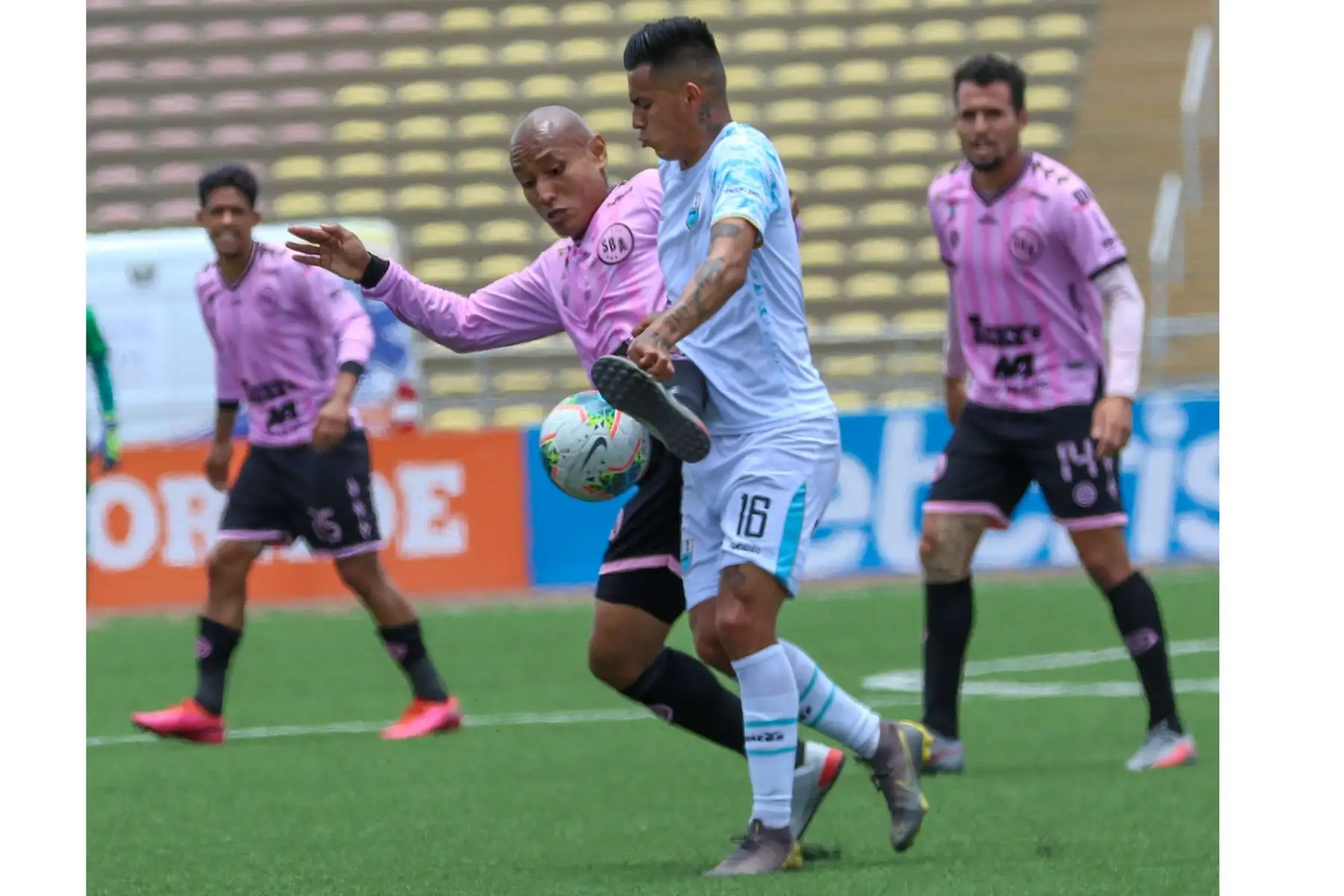 D. Llacuabamba vs Sport Boys, en partido de la fecha 1 Fase 2 de la Liga Movistar, en el estadio UNMSM. Foto: ANDINA/ Liga 1