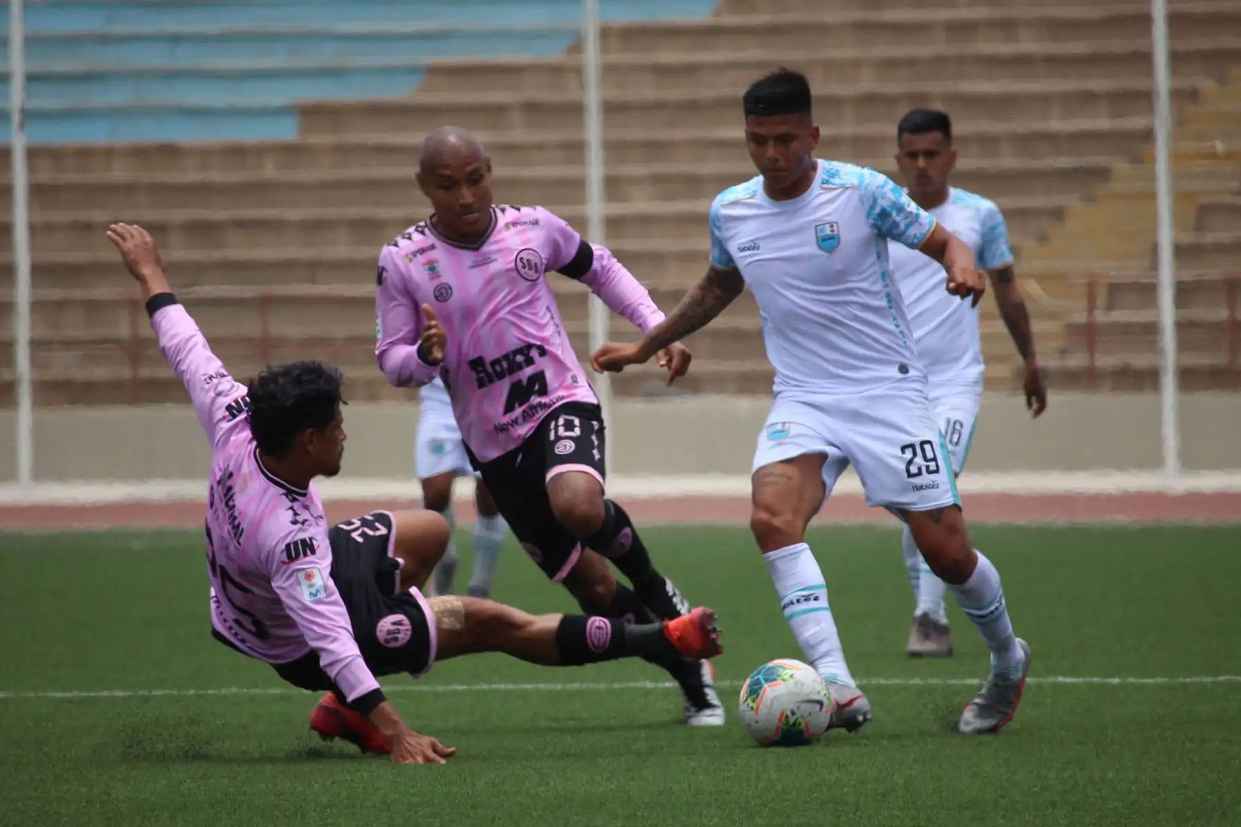 D. Llacuabamba vs Sport Boys, en partido de la fecha 1 Fase 2 de la Liga Movistar, en el estadio UNMSM. Foto: ANDINA/ Liga 1