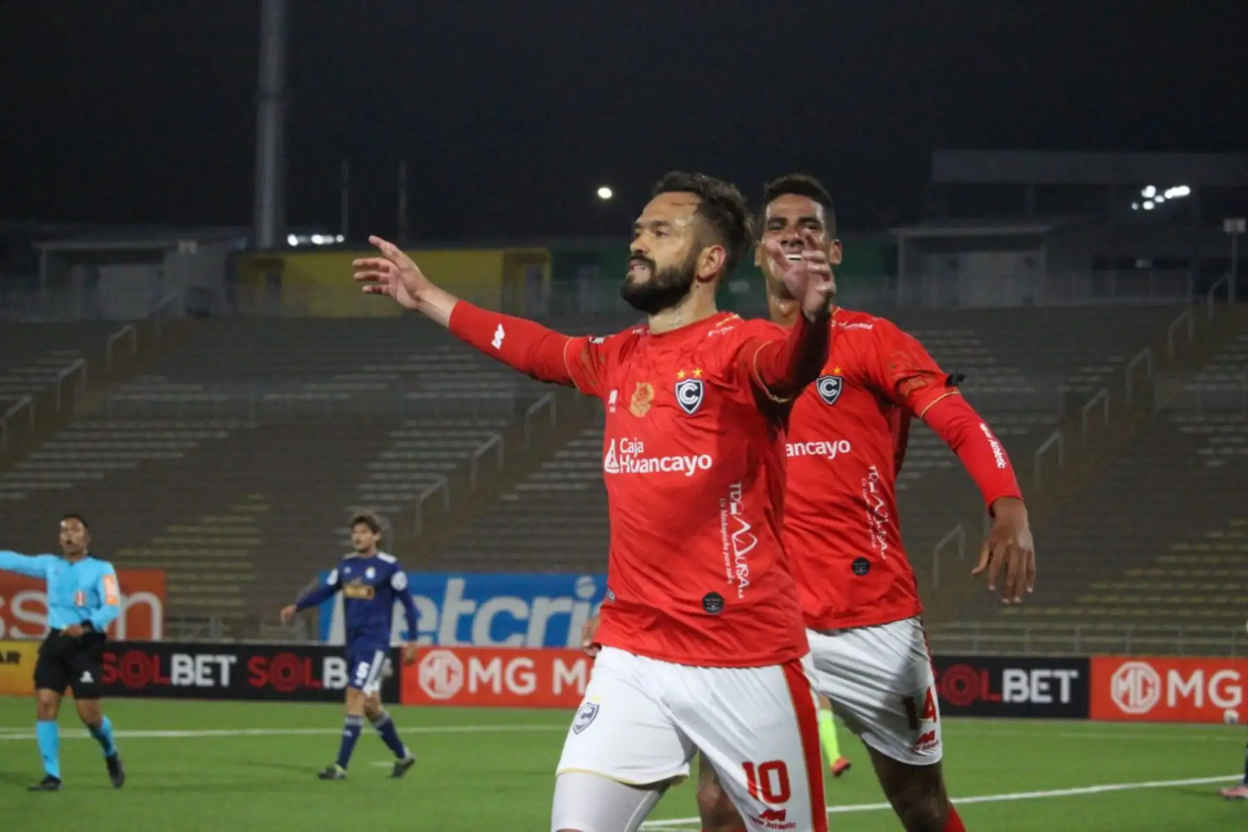 El delantero Luis García del Club Cienciano celebra su gol  ante Sporting Cristal,  en partido de la fecha 1 Fase 2 de la Liga Movistar, en el estadio UNMSM. Foto: ANDINA/ Liga 1
.