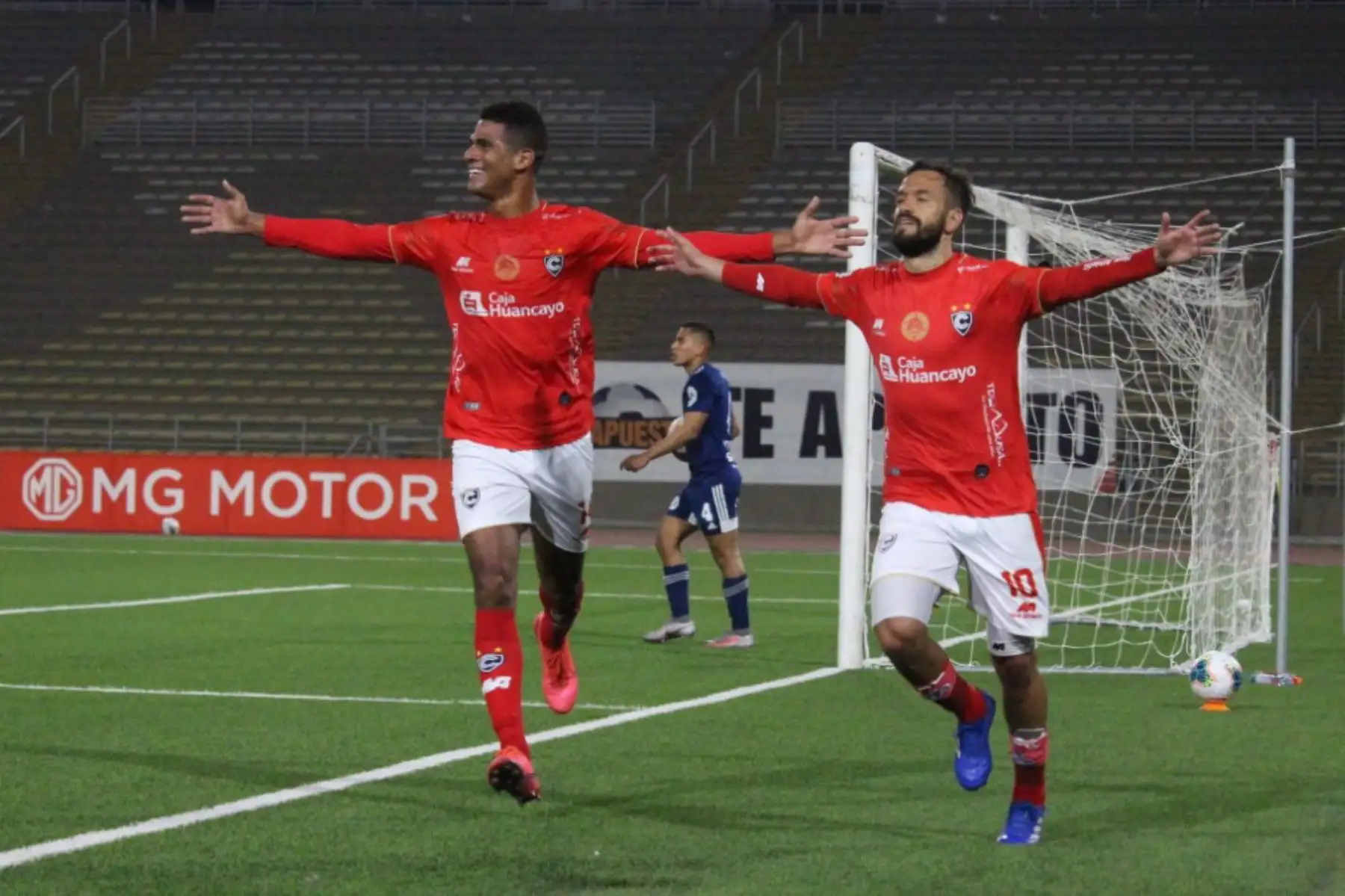 El delantero Luis García del Club Cienciano celebra su gol  ante Sporting Cristal,  en partido de la fecha 1 Fase 2 de la Liga Movistar, en el estadio UNMSM. Foto: ANDINA/ Liga 1