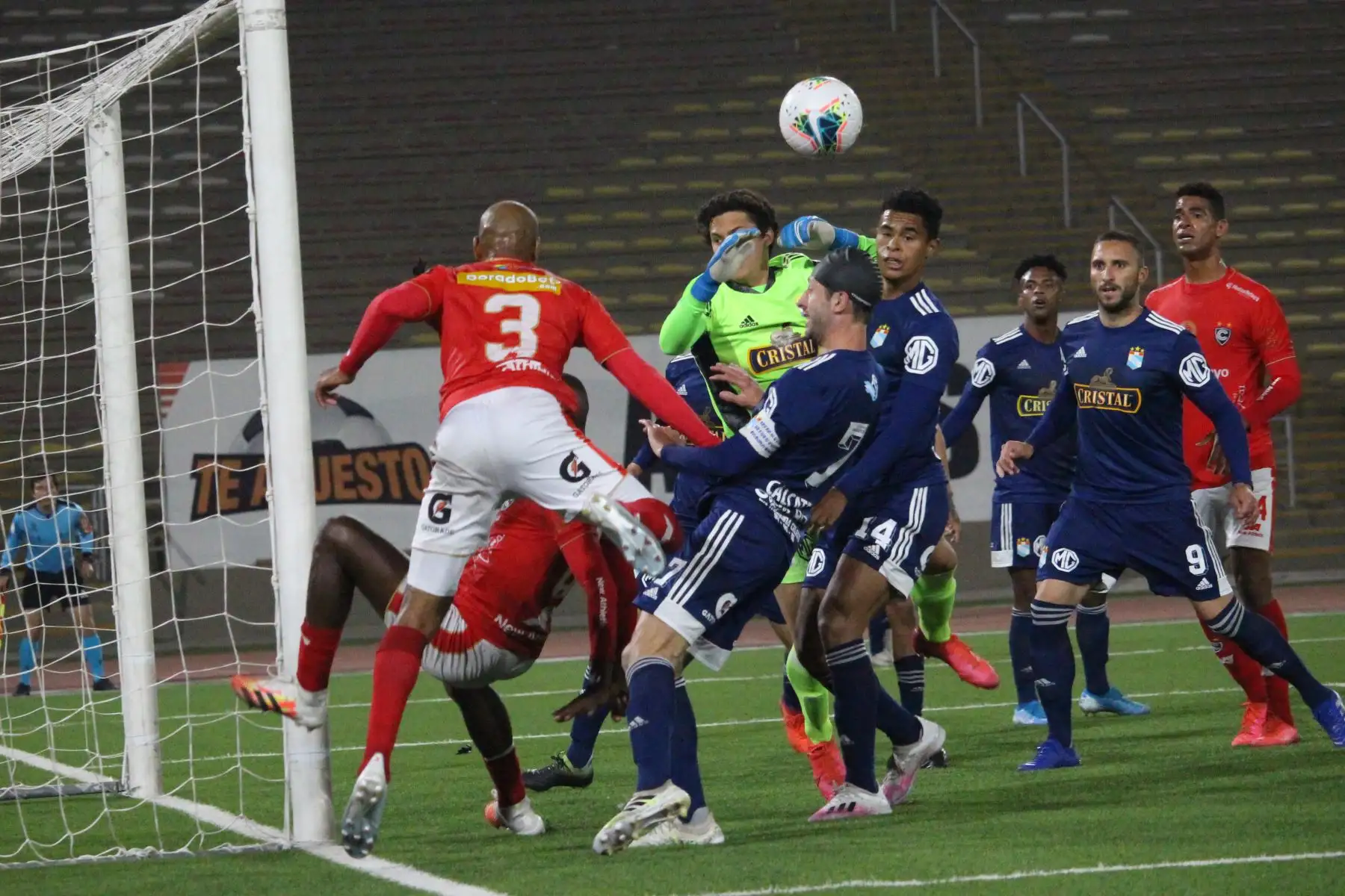 Sporting Cristal gana 3 a 2  al Club Cienciano, en partido de la fecha 1 Fase 2 de la Liga Movistar, en el estadio UNMSM. Foto: ANDINA/ Liga 1