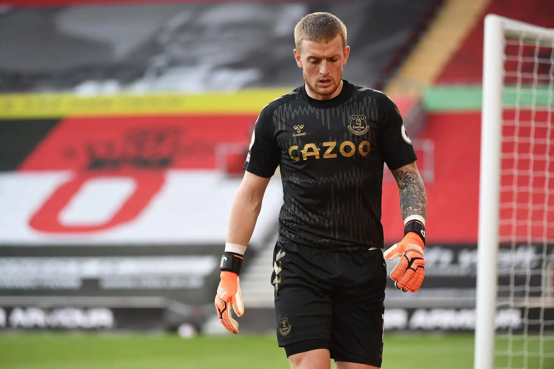 El portero del Everton Jordan Pickford hace gestos durante el partido de la Premier League. Foto: EFE