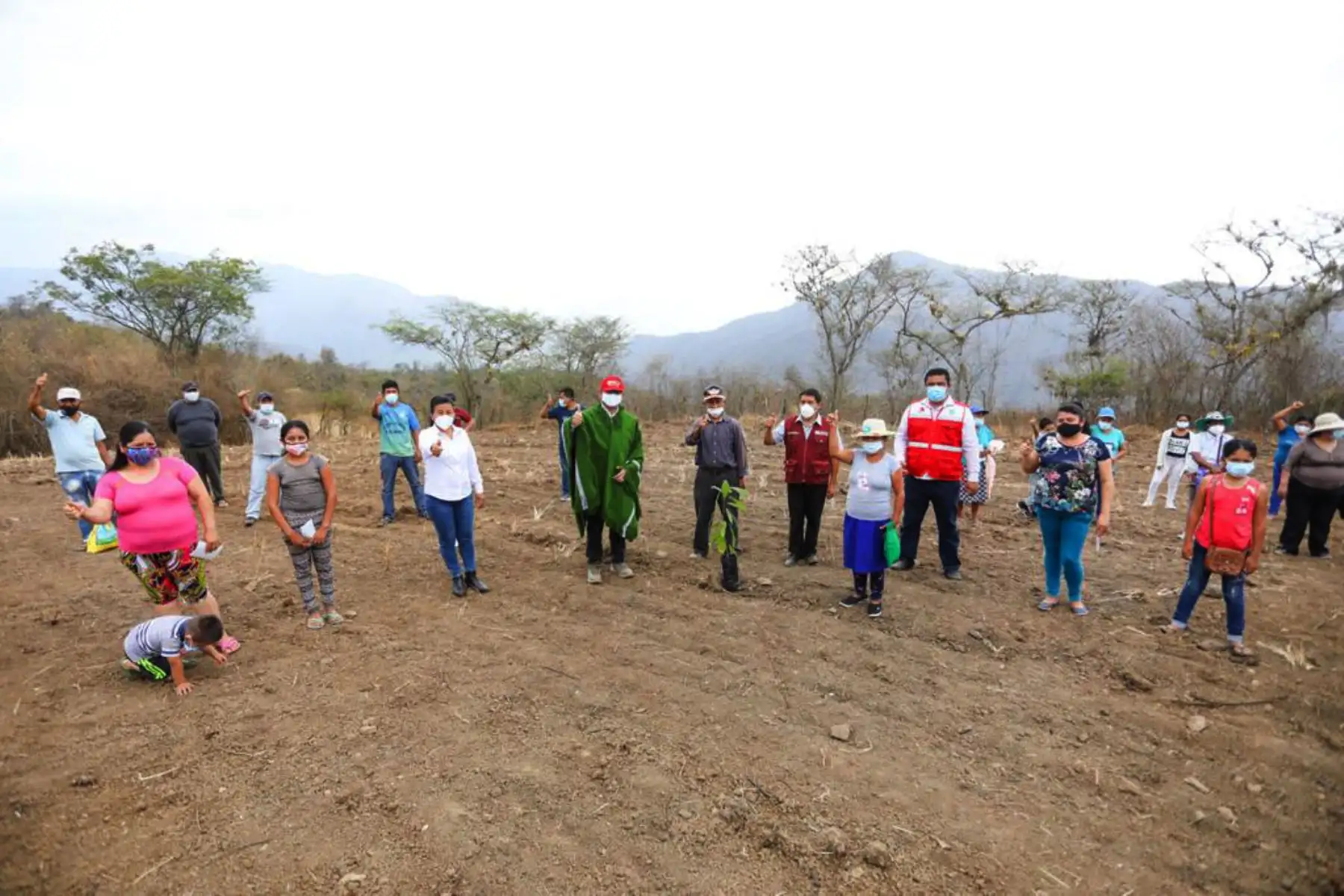El  ministro de Agricultura, Jorge Montenegro, estuvo en el distrito de Lalaquiz en la provincia de Huancabamba, donde con el apoyo de agrorural, participó de una siembra simbólica como parte del lanzamiento de la Campaña de Pastos 2020 - 2021 en Piura Foto: ANDINA/.