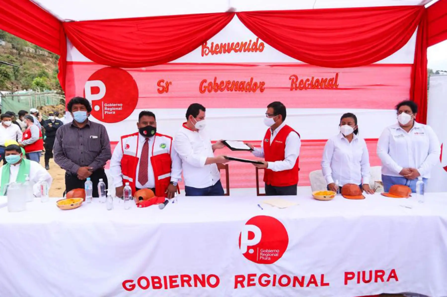 El  ministro de Agricultura, Jorge Montenegro, estuvo en el distrito de Lalaquiz en la provincia de Huancabamba, donde con el apoyo de agrorural, participó de una siembra simbólica como parte del lanzamiento de la Campaña de Pastos 2020 - 2021 en Piura Foto: ANDINA/.