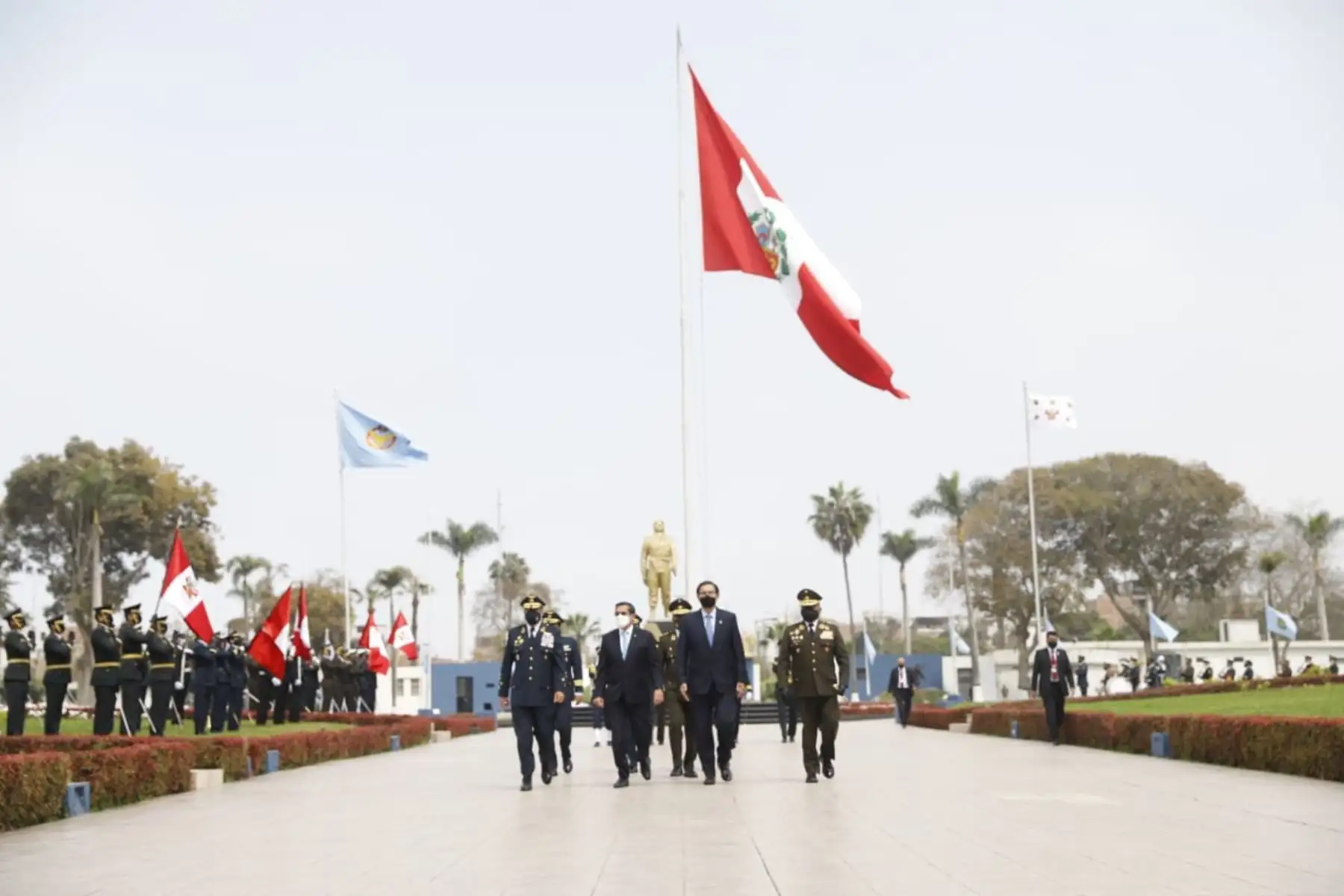 El presidente Martin Vizcarra, encabeza ceremonia por del Día del Veterano de Guerra y de la Pacificación Nacional, evento que honra el valor de miembros de las FF.AA. y Policía Nacional que participaron en conflictos en defensa de la soberanía nacional.
Foto: ANDINA/Prensa Presidencia