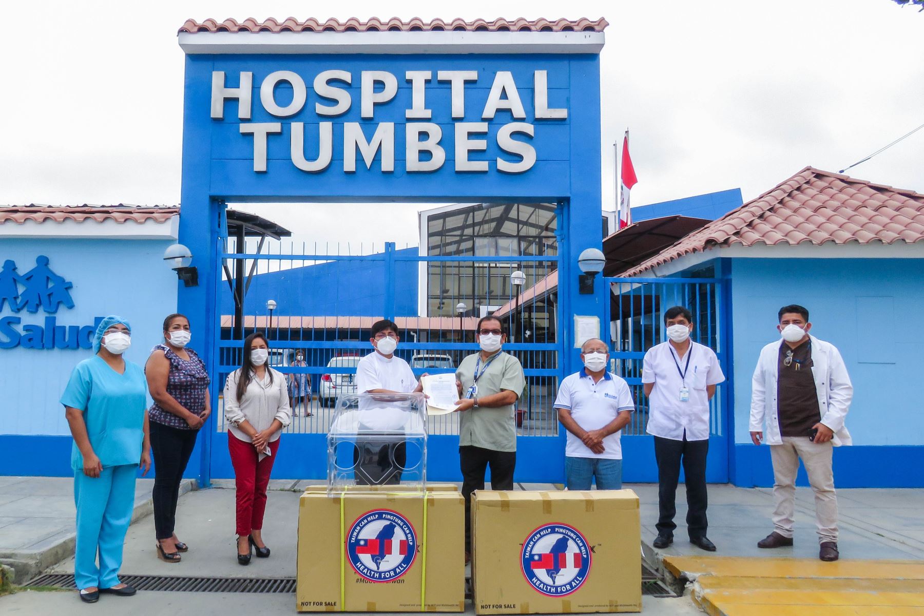 Campaña Respira Perú entrega equipos para mejorar la atención a los pacientes covid-19 de Tumbes y garantizar la seguridad del personal de salud.