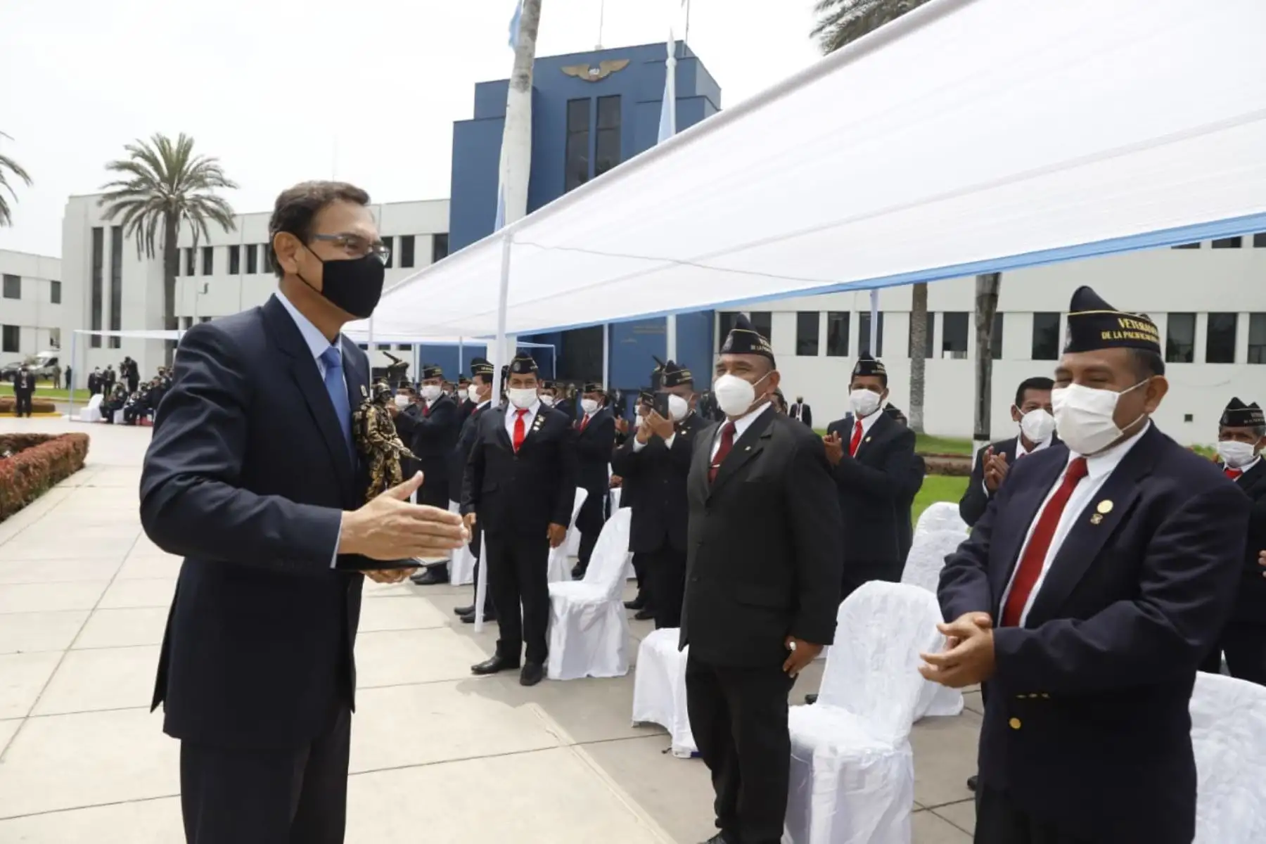 El presidente Martin Vizcarra, encabeza ceremonia por del Día del Veterano de Guerra y de la Pacificación Nacional, evento que honra el valor de miembros de las FF.AA. y Policía Nacional que participaron en conflictos en defensa de la soberanía nacional.
Foto: ANDINA/Prensa Presidencia