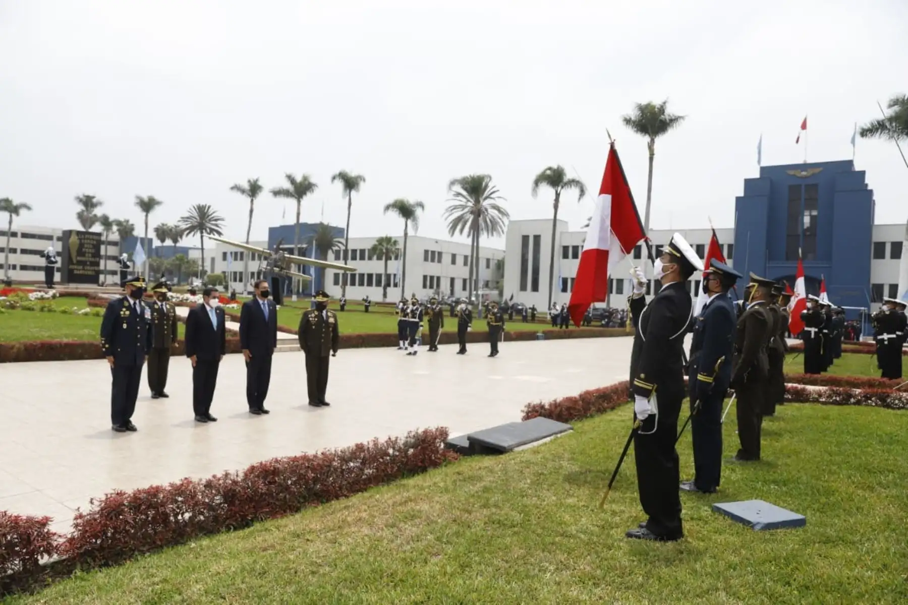 El presidente Martin Vizcarra, encabeza ceremonia por del Día del Veterano de Guerra y de la Pacificación Nacional, evento que honra el valor de miembros de las FF.AA. y Policía Nacional que participaron en conflictos en defensa de la soberanía nacional.
Foto: ANDINA/Prensa Presidencia