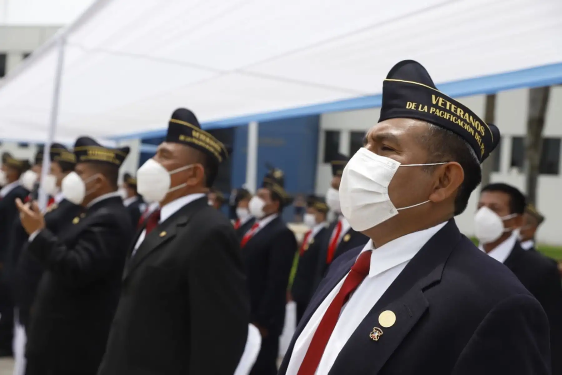 El presidente Martin Vizcarra, encabeza ceremonia por del Día del Veterano de Guerra y de la Pacificación Nacional, evento que honra el valor de miembros de las FF.AA. y Policía Nacional que participaron en conflictos en defensa de la soberanía nacional.
Foto: ANDINA/Prensa Presidencia
