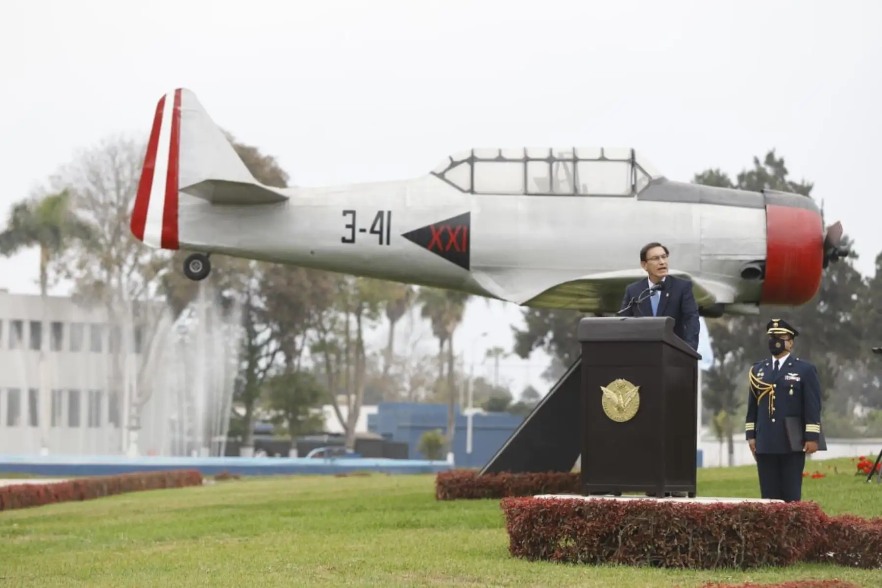 El presidente Martin Vizcarra, encabeza ceremonia por del Día del Veterano de Guerra y de la Pacificación Nacional, evento que honra el valor de miembros de las FF.AA. y Policía Nacional que participaron en conflictos en defensa de la soberanía nacional.
Foto: ANDINA/Prensa Presidencia