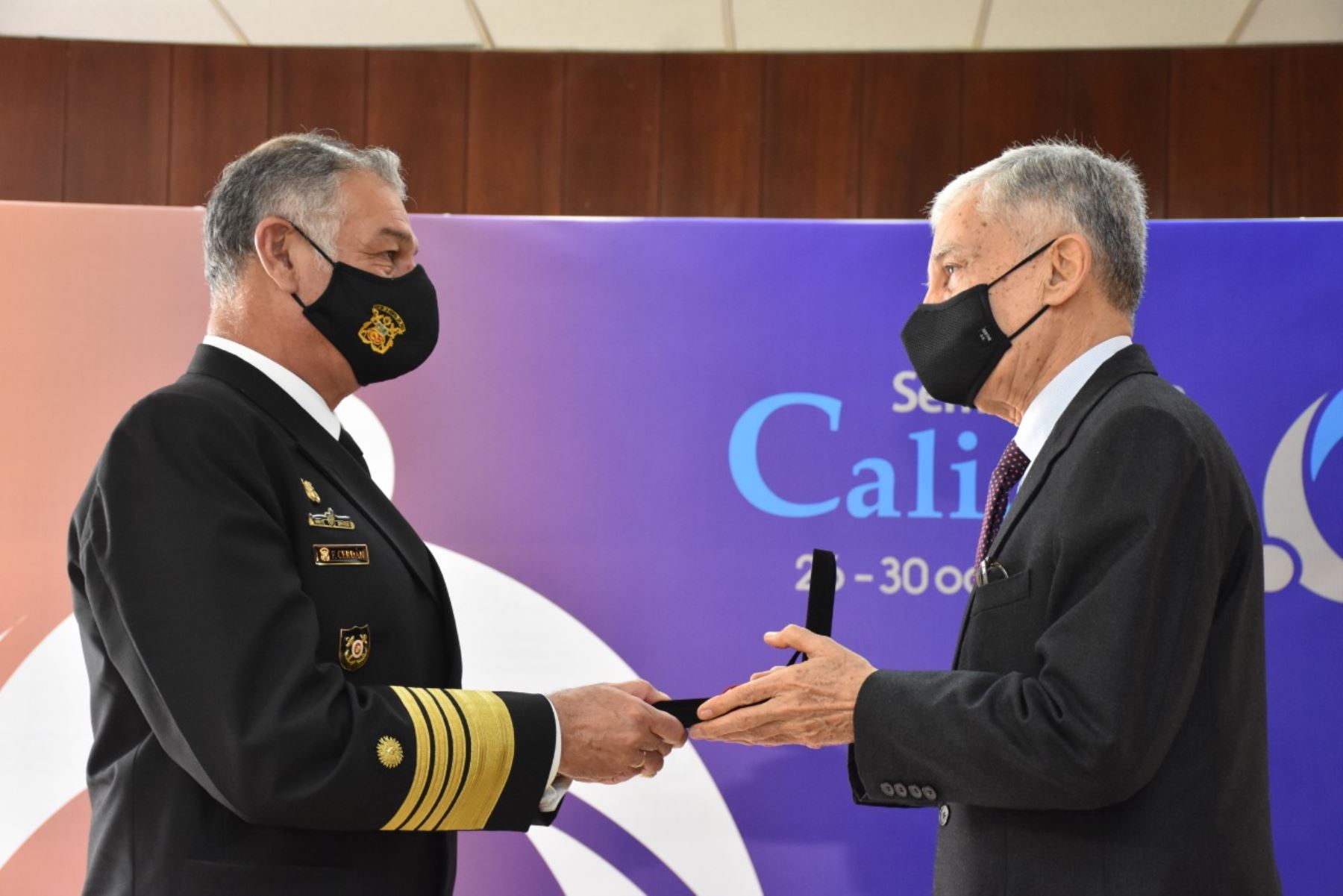 Marina de Guerra del Perú recibió el “Premio Nacional a la Calidad” y la medalla Líder en Calidad categoría Oro. Foto: Marina de Guerra del Perú