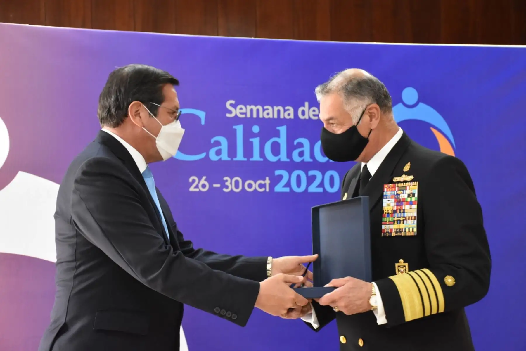 La Marina de Guerra del Perú recibió el Premio Nacional a la Calidad y Medalla Líder en Calidad Categoría Oro, en la trigésima edición de la Semana de la Calidad, la cual este 2020 lleva por lema "Éxito, en la incertidumbre". Este encuentro es organizado por el Comité de Gestión de la Calidad, cuya secretaría técnica está a cargo del Centro de Desarrollo Industrial de la Sociedad Nacional de Industrias (SNI). Foto: Marina de Guerra del Perú
