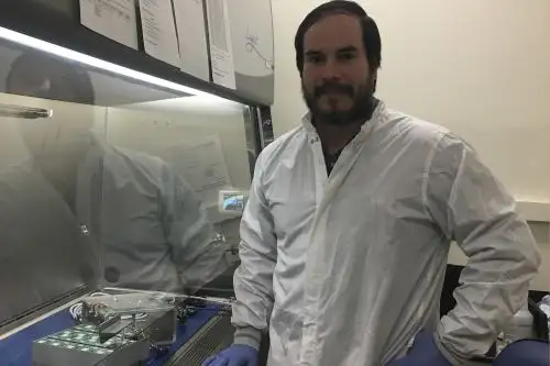 Sergio Santa María es parte de la misión BioSentinel que medirá los efectos de la radiación del espacio profundo en los organismos vivos.