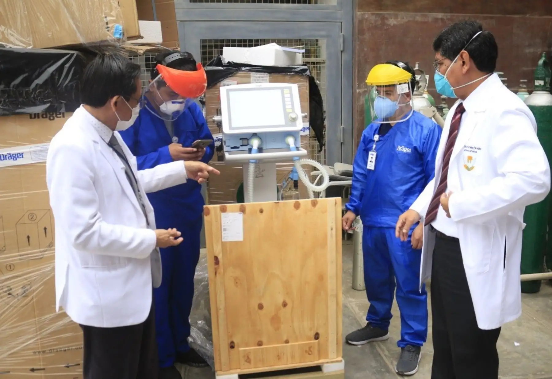 El Ministerio de Salud entregó 25 ventiladores mecánicos y otros equipos médicos al Hospital Regional de Lambayeque para mejorar la atención de los pacientes covid-19. ANDINA/Difusión