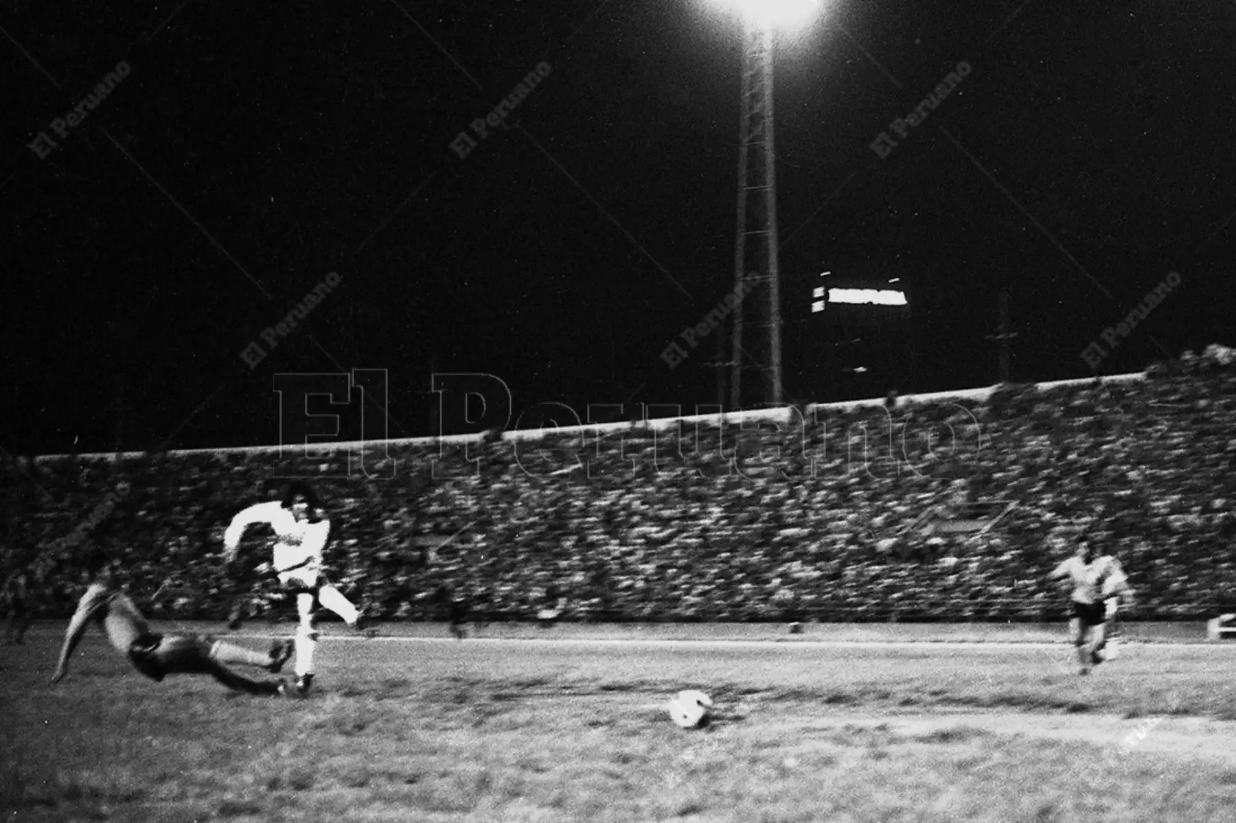 Caracas - 28 octubre 1975 . El seleccionado peruano se coronó campeón sudamericano de fútbol al vencer 1-0 a Colombia con gol de Hugo Sotil. Foto: Archivo Histórico de El Peruano / Raúl Sagástegui