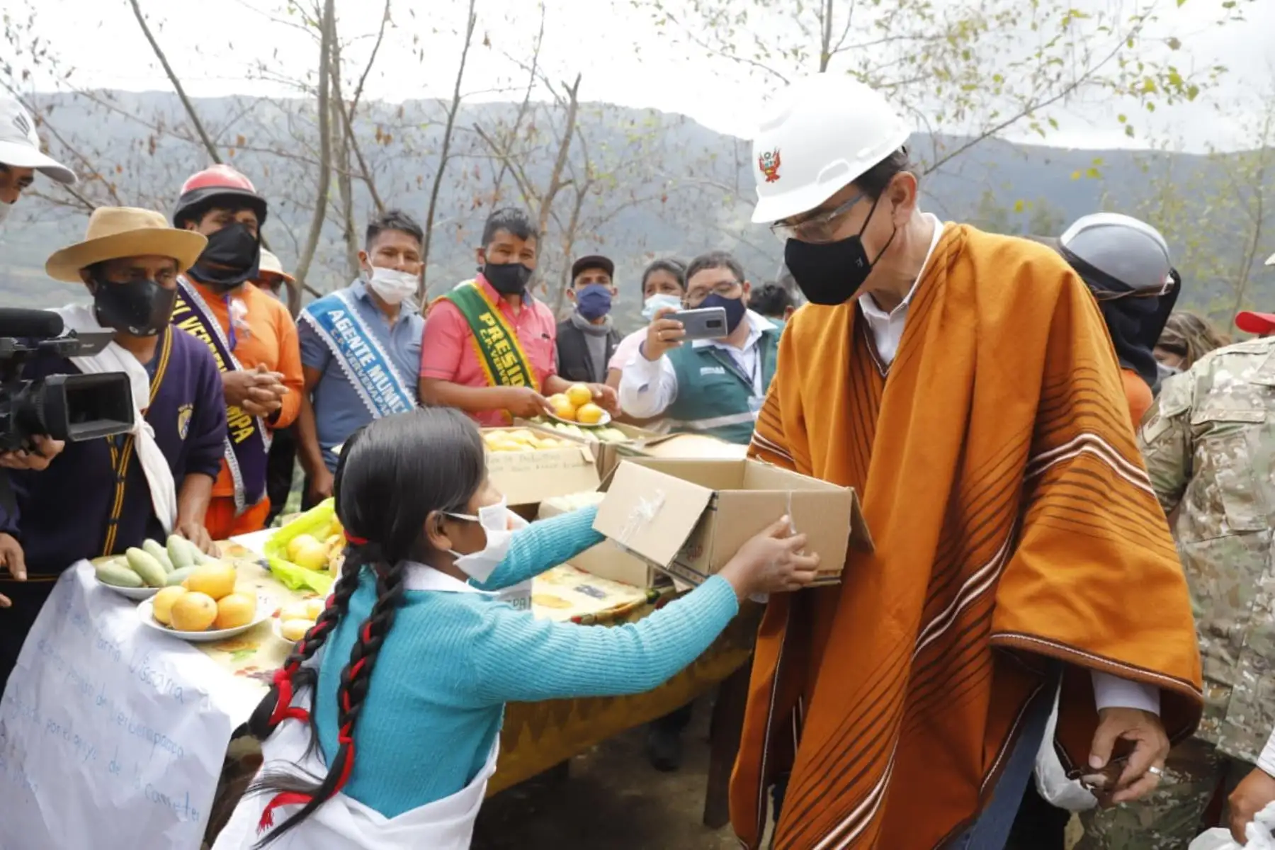 El presidente de la República, Martín Vizcarra, supervisa las obras de mejoramiento y conservación del tramo Huánuco - La Unión, en la región Huánuco. Foto: ANDINA/ Prensa Presidencia