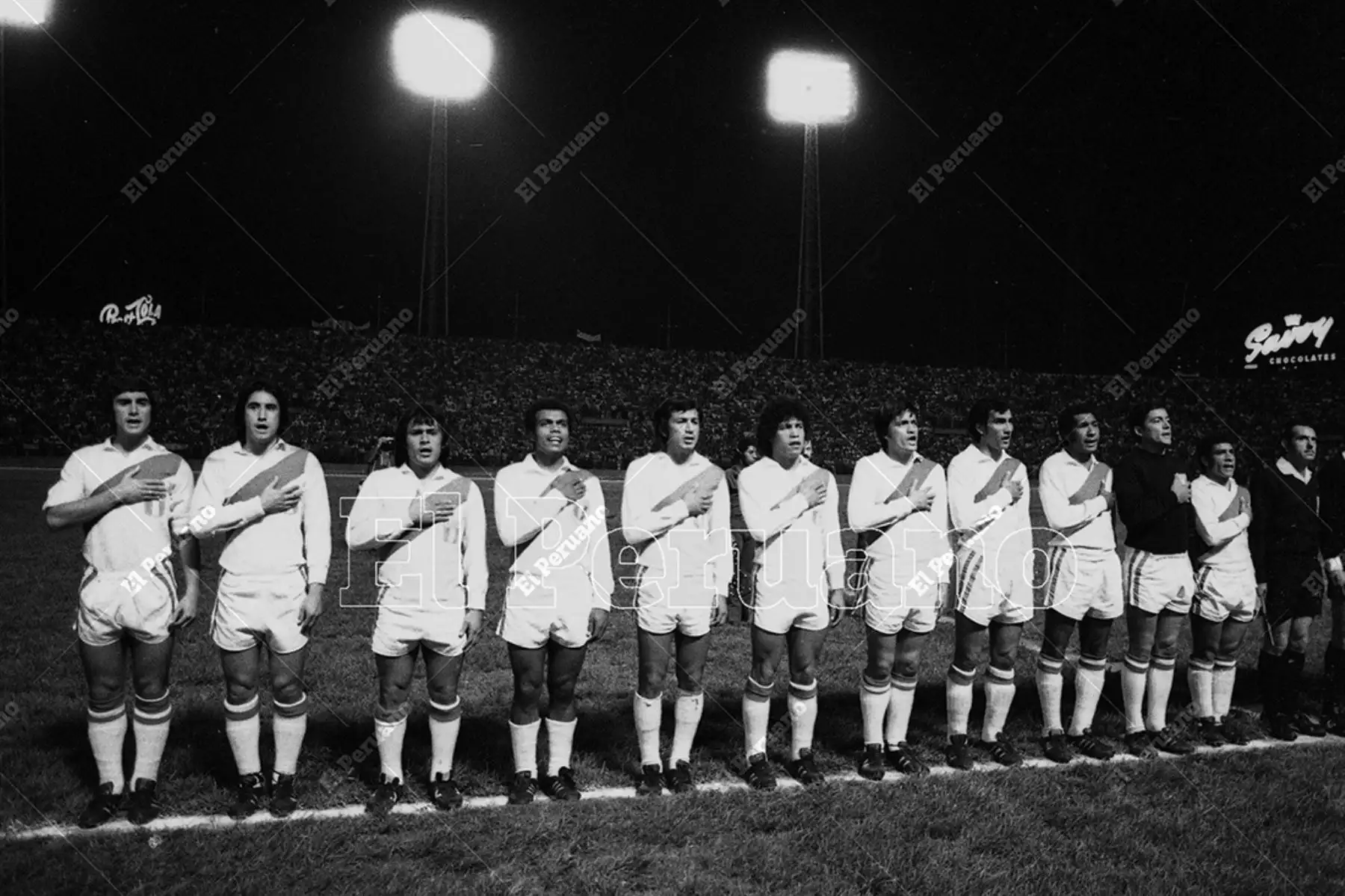 Caracas - 28 octubre 1975. Formación de la selección peruana de fútbol Peru que se coronó campeón sudamericano al vencer por 1 - 0 a Colombia.  Foto: Archivo Histórico de El Peruano / Raúl Sagástegui