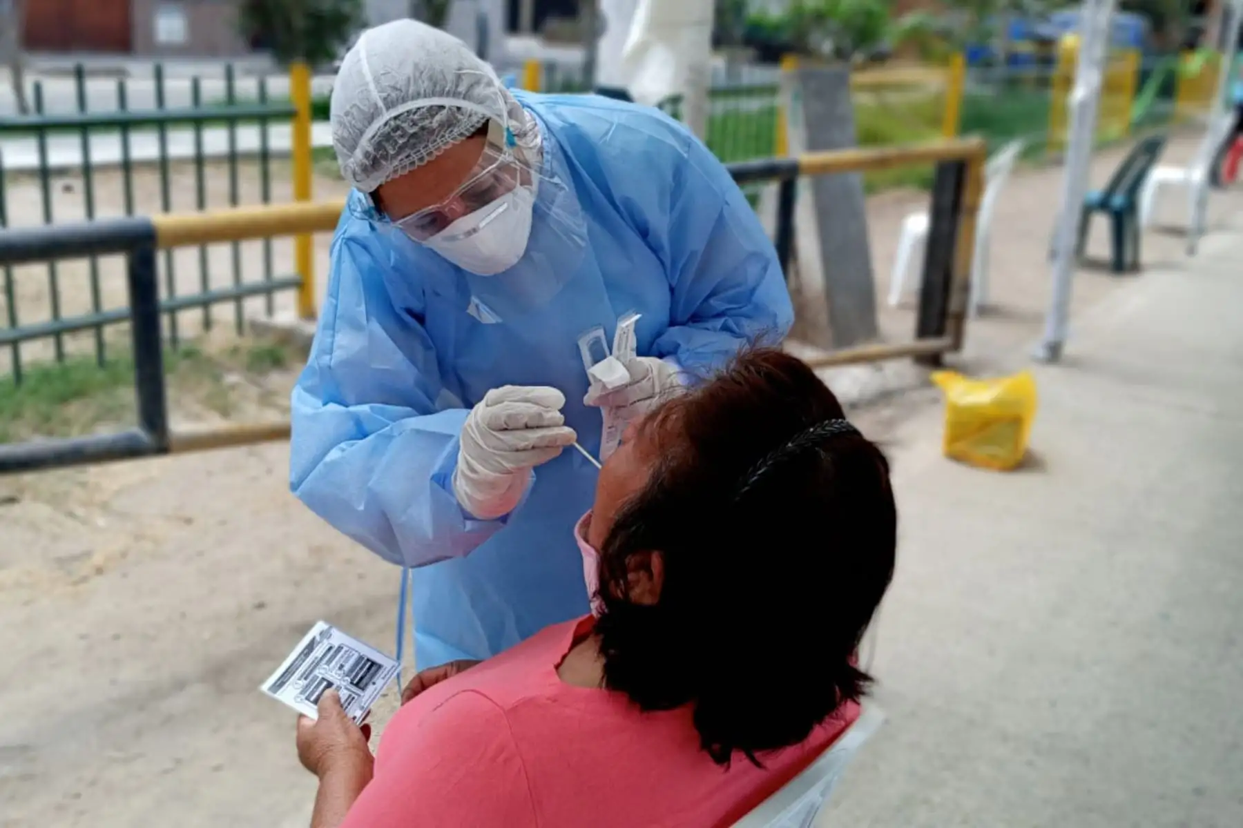 Nueva variante británica se diferencia por ser más contagiosa, por lo que se deben evitar las aglomeraciones y reforzar las medidas sanitarias. Foto: ANDINA/difusión.