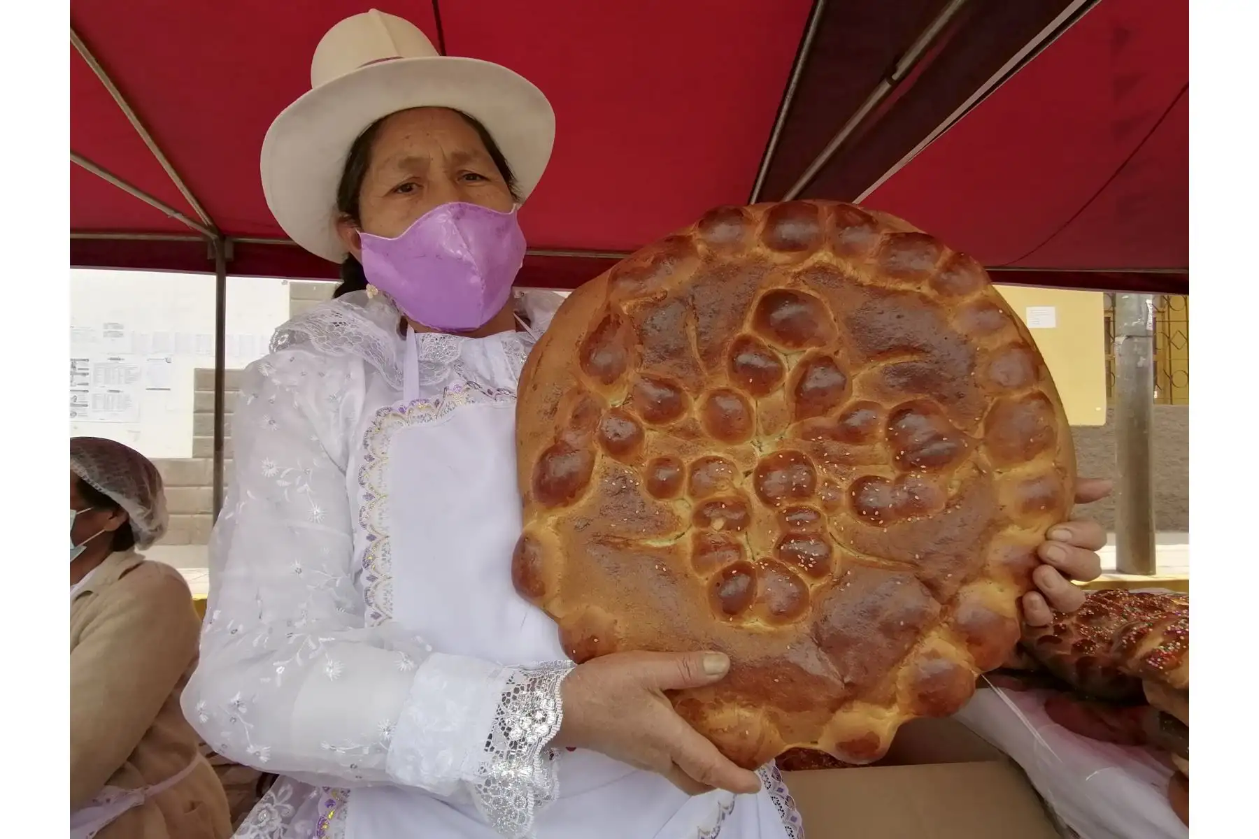 Por segundo año consecutivo se realiza el festival del típico pan cusqueño Huaro en el distrito que lleva el mismo nombre, ubicado al sureste de la ciudad del Cusco, a unos 40 minutos en auto por la vía nacional Cusco-Puno-Arequipa. Foto: Percy Hurtado Santillán