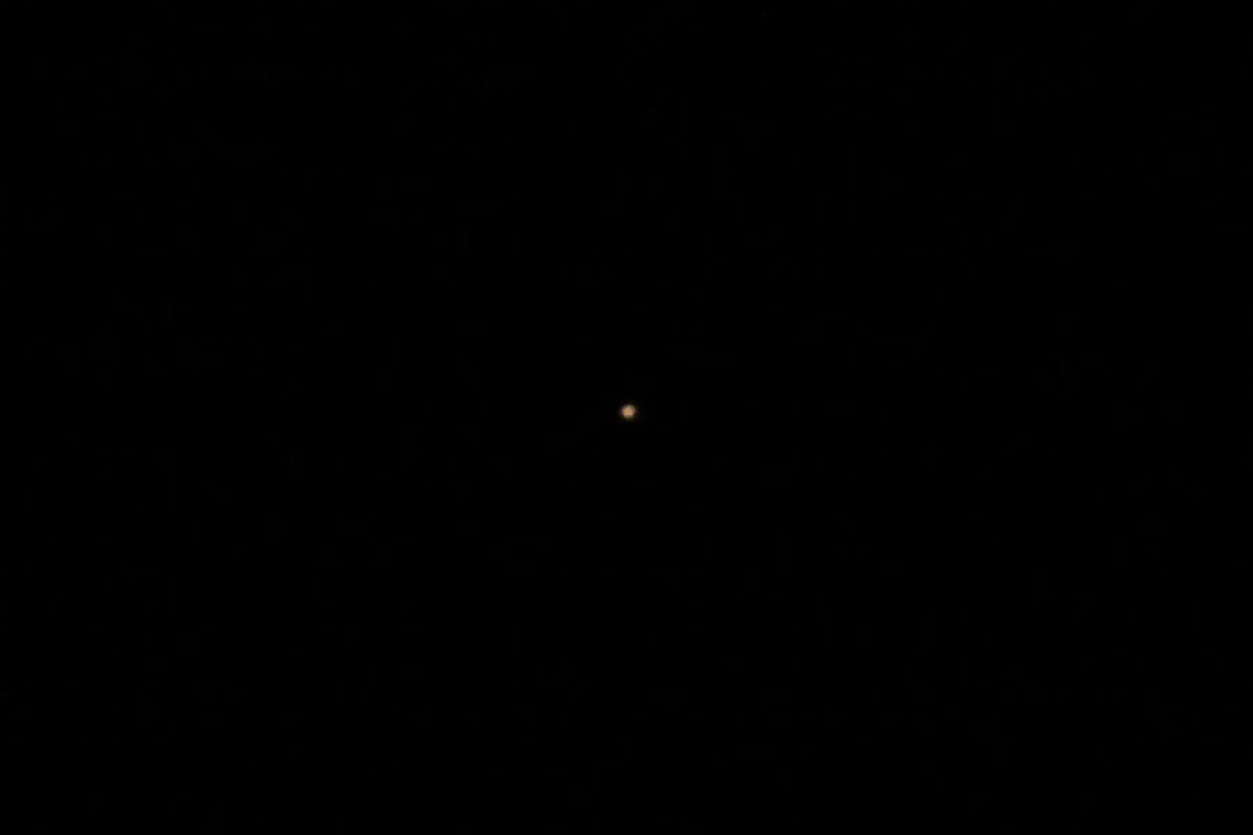 Esta noche el planeta Marte se pudo apreciar desde el cielo limeño. Foto: ANDINA/Carlos Lezama
