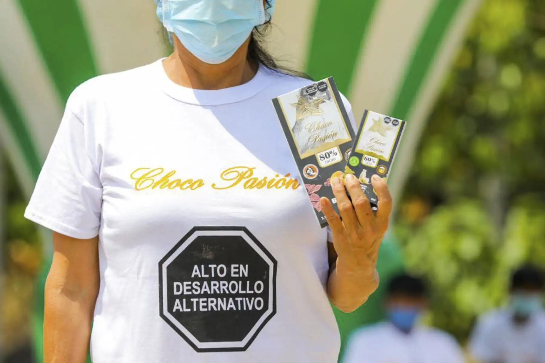 Con la finalidad de fortalecer el valor agregado a los granos de cacao, la Comisión Nacional para el Desarrollo y Vida sin Drogas (Devida) inició con la entrega de módulos de procesamiento de manteca de cacao y polvo de cacao a dos organizaciones productoras de la provincia de Leoncio Prado (Huánuco), en beneficio de 505 familias socias productoras. Foto: Devida