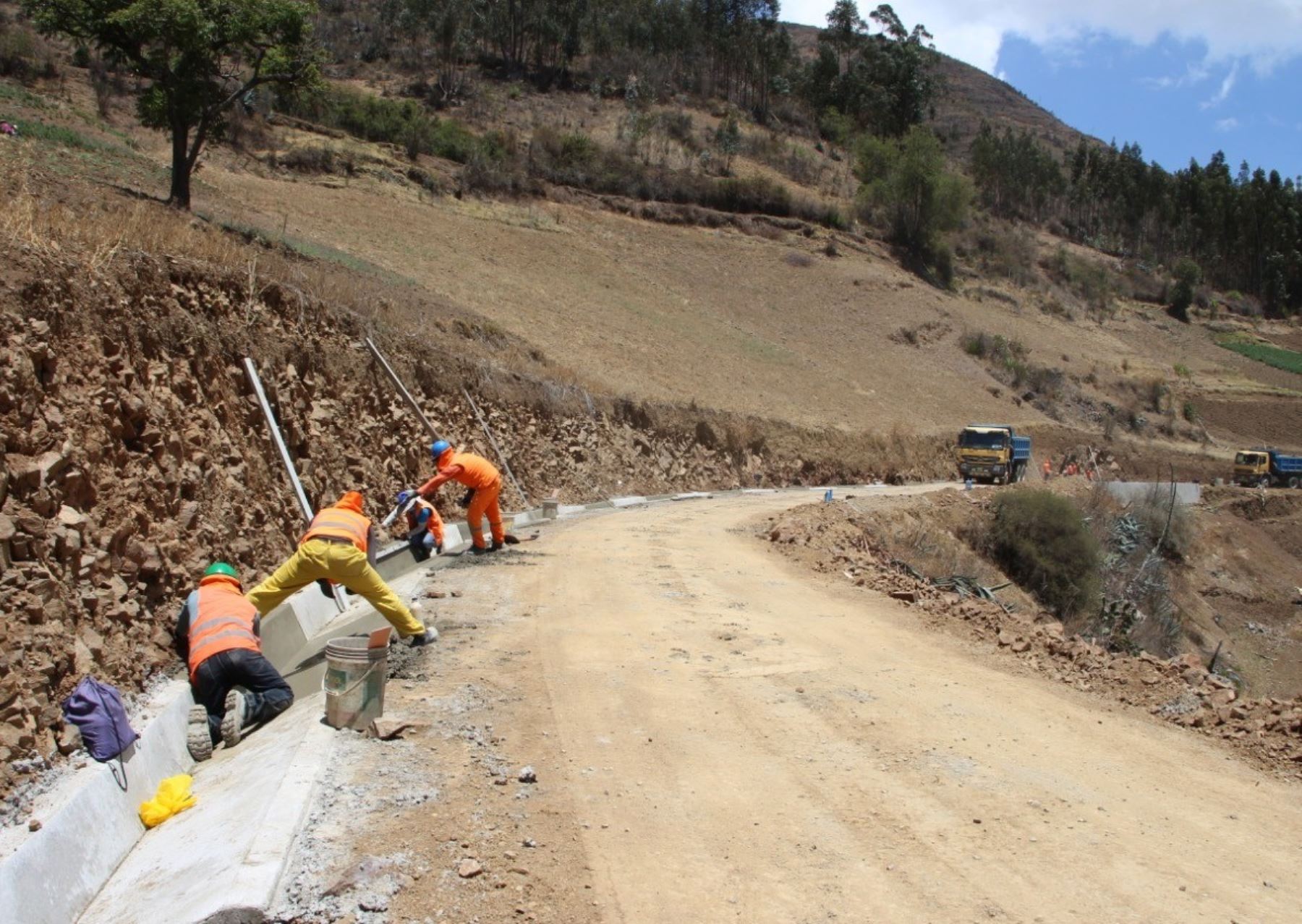 La Municipalidad de Otuzco mejorará y rehabilitará 90 kilómetros de caminos vecinales y un colegio en dicha provincia de La Libertad, como parte del proceso de reconstrucción con cambios. ANDINA/Difusión