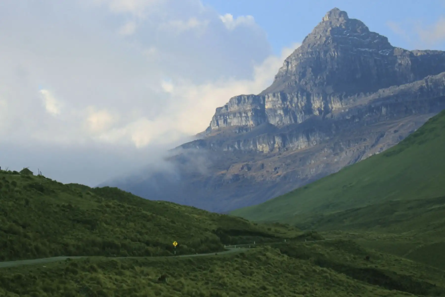 Hoy el Perú recibe una excelente noticia para la conservación de su legado natural y la
promoción de una gestión integrada de su territorio, y es que la Organización de las Naciones
Unidas para la Educación, la Ciencia y la Cultura (UNESCO) reconoció a Bosques de Neblina -
Selva Central como la sexta Reserva de Biosfera en nuestro país. Foto: SERNANP