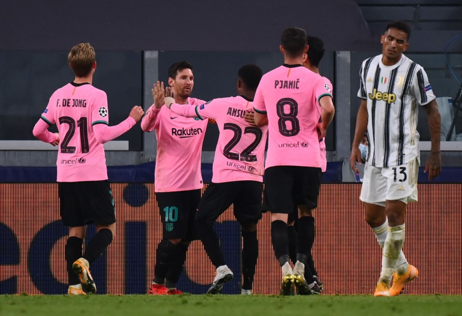 Barcelona gana 2-0 a la Juventus y sigue líder de grupo en Champions