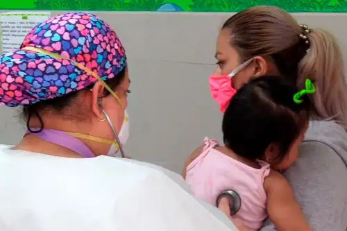 Niños también pueden tener accidentes que como consecuencia terminen en traumatismos o fracturas. Foto: ANDINA/INSN
