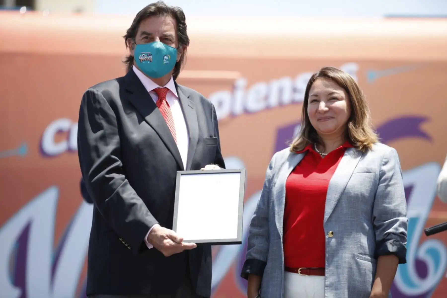 En el marco del evento se les entregó al Complejo Industrial Beta la licencia de uso de la marca Super Foods Peru, y al Fundó Caravedo la licencia de uso de la marca Pisco, spirit of Peru 
Foto: ANDINA/ Juan Carlos Guzmán