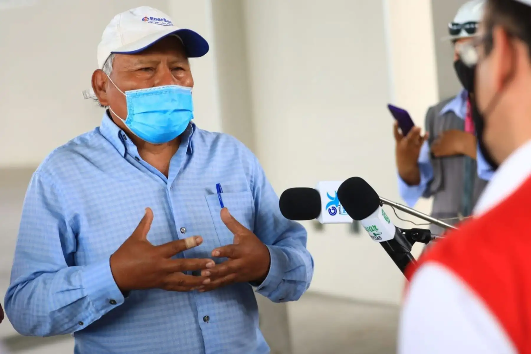 El ministro José Salardi, junto al jefe del FONDEPES, Alvaro Reinoso, y el presidente ejecutivo del Sanipes Peru, Johnny Marchán, llegó al DPA de Ilo, a fin de realizar una visita técnica por sus instalaciones y las obras de mejoramiento de sus servicios. Foto: Produce