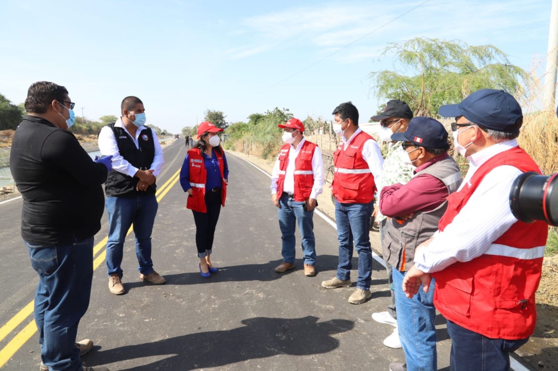 La directora ejecutiva de la ARCC, Amalia Moreno, entregó obras de reconstrucción y sostuvo reuniones con autoridades locales. Foto: ANDINA/Difusión