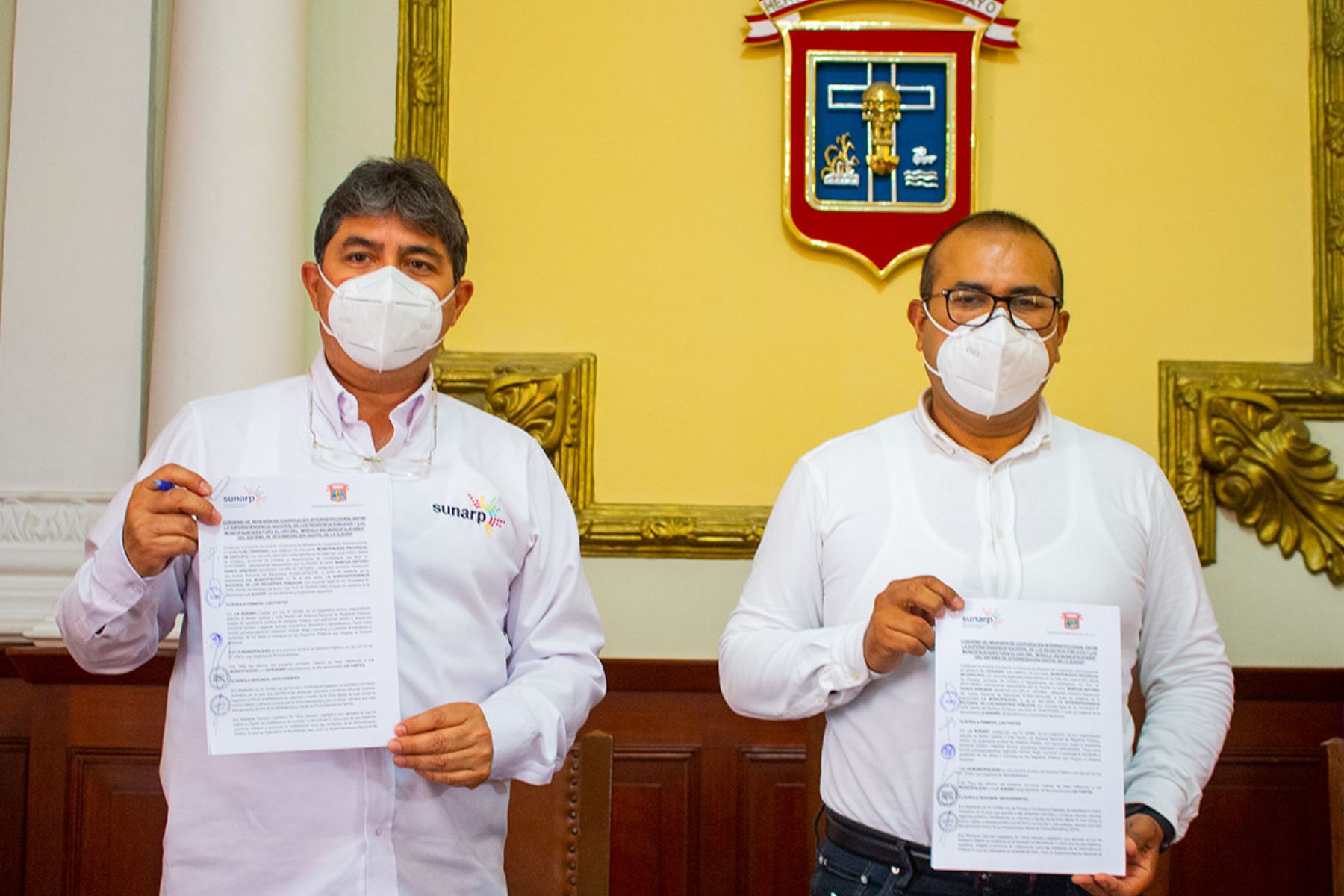 El alcalde de Chiclayo, Marco Gasco, suscribió un convenio con el superintendente nacional de Registros Públicos, Harold Tirado. Foto: ANDINA/Difusión