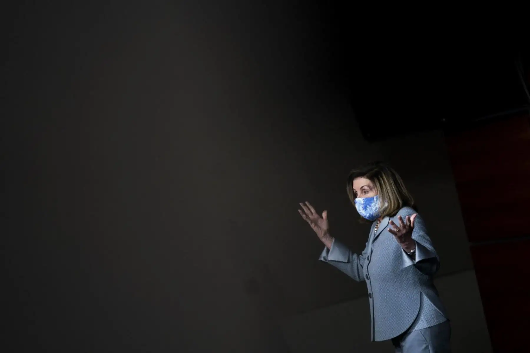 La presidenta de la Cámara de Representantes, Nancy Pelosi (D-CA), habla durante una conferencia de prensa en el Capitolio de los Estados Unidos. Foto: AFP