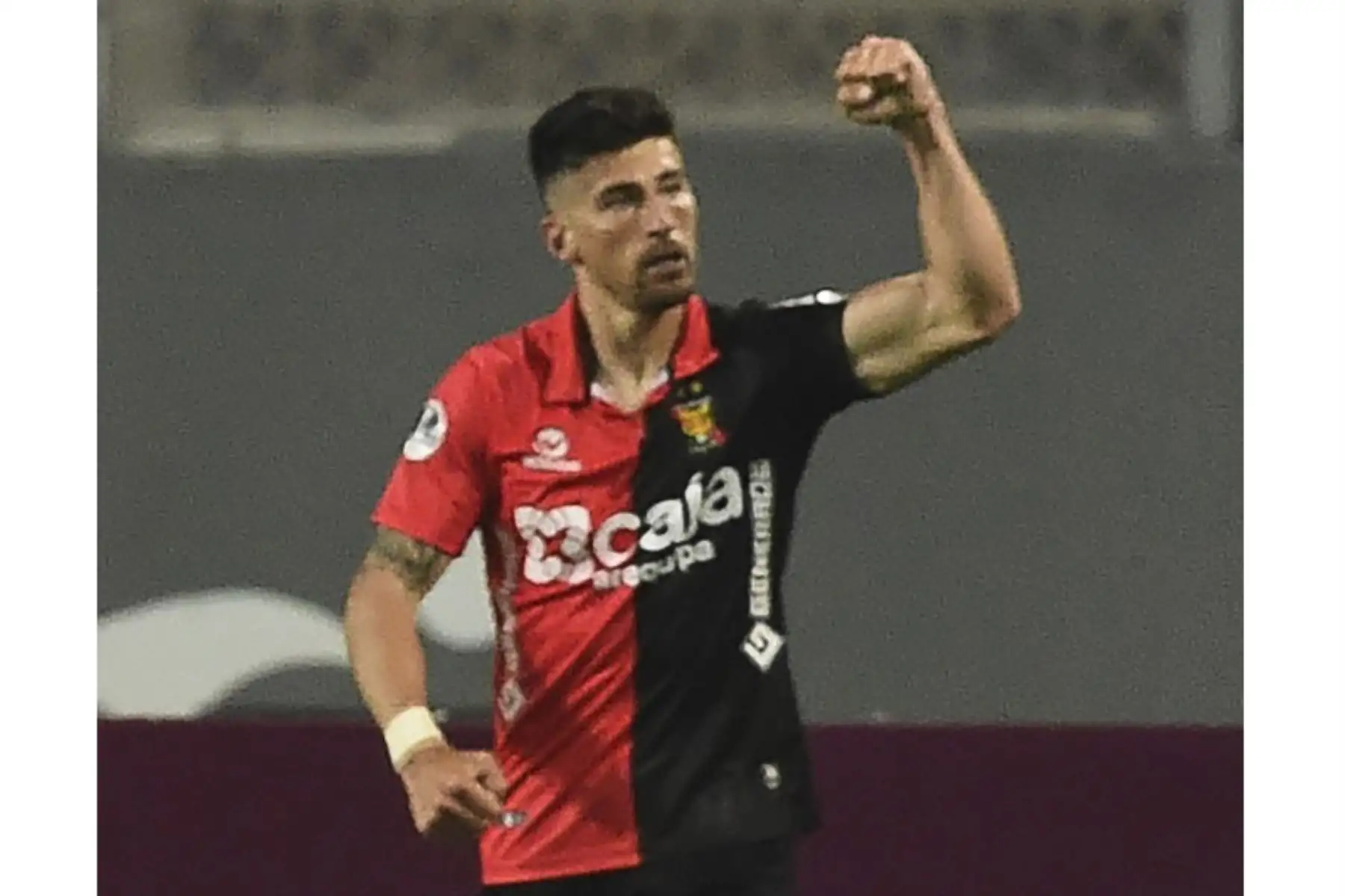El jugador peruano Melgar, Argentina Emanuel Amoroso, celebra tras anotar contra el brasileño Bahía durante su partido de fútbol de segunda ronda de la Copa Sudamericana .Foto:AFP