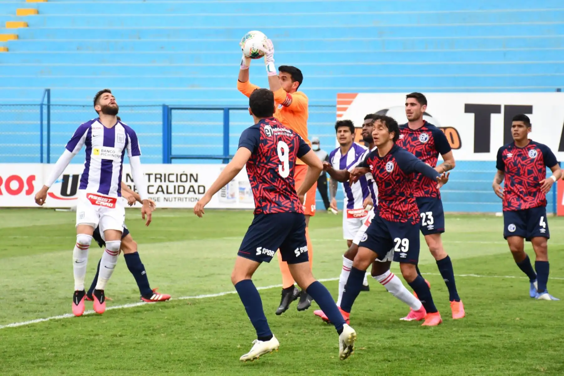 Deportivo Municipal derrotó 2 a 0 a Alianza Lima en el estadio Alberto Gallardo.

Foto: Liga 1 FPF