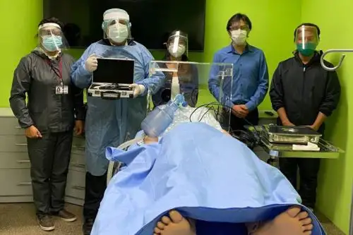 Equipo de investigadores de la UNSA elaboraron 50 kits de videolaringoscopia encapsulados de bajo costo. Foto: ANDINA/Difusión