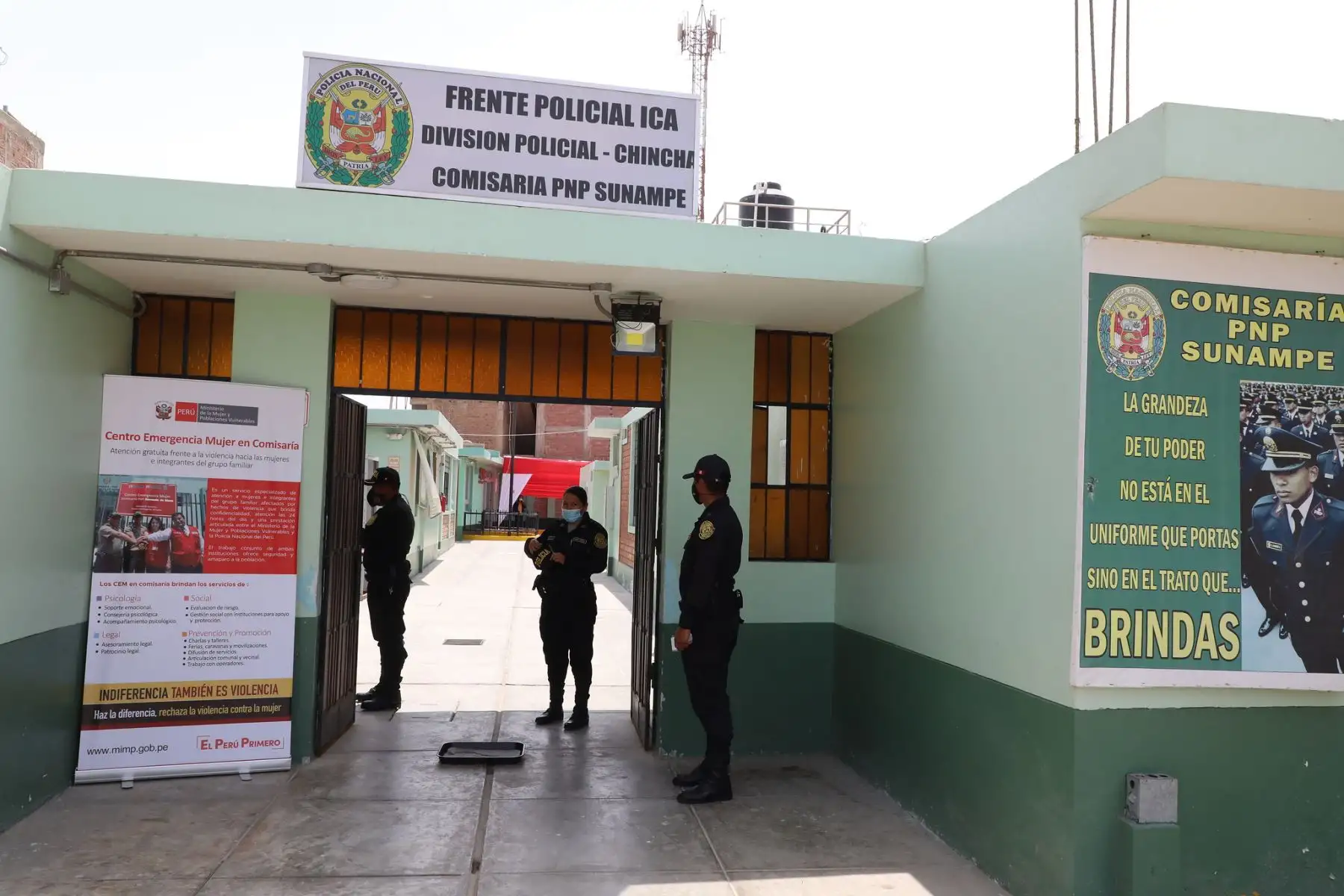 La ministra de la Mujer y Poblaciones Vulnerables, Rosario Sasieta Morales, inauguró el Centro Emergencia Mujer Comisaría PNP Sunampe, que está ubicado en Chincha. Con este local, que atenderá a mujeres y grupo familiar víctimas de violencia, se han abierto ocho nuevos CEM en comisarías en lo que va del año. Foto: Mimp