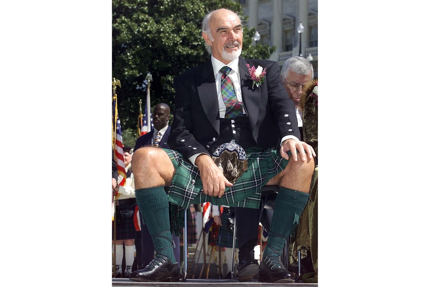05 de abril de 2001. El actor británico Sean Connery se alista para recibir el Premio Wallace de la American Scottish Foundation en la escalinata oeste del Capitolio de los Estados Unidos en Washington, DC. Foto: AFP